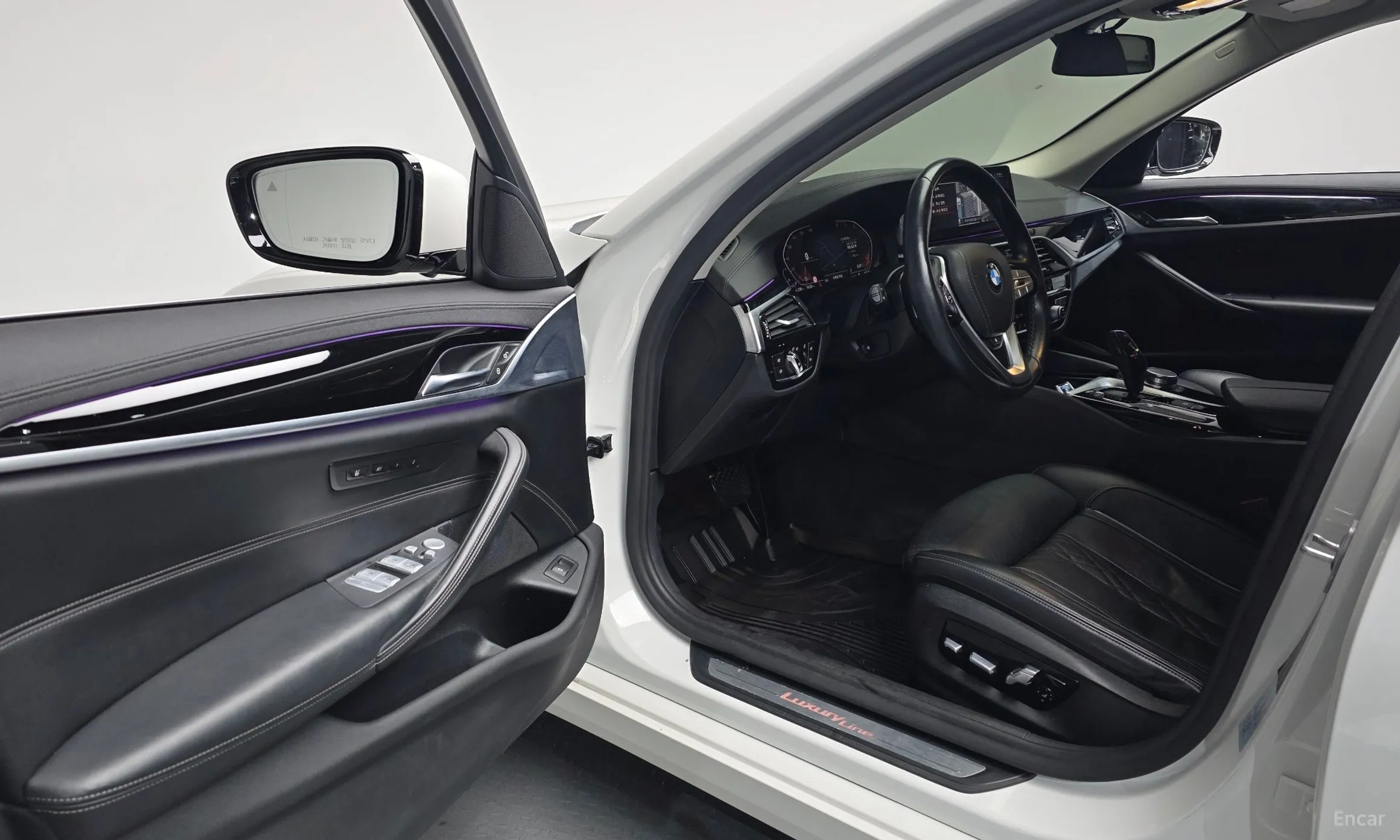 BMW 5 Series (G30) превью 10