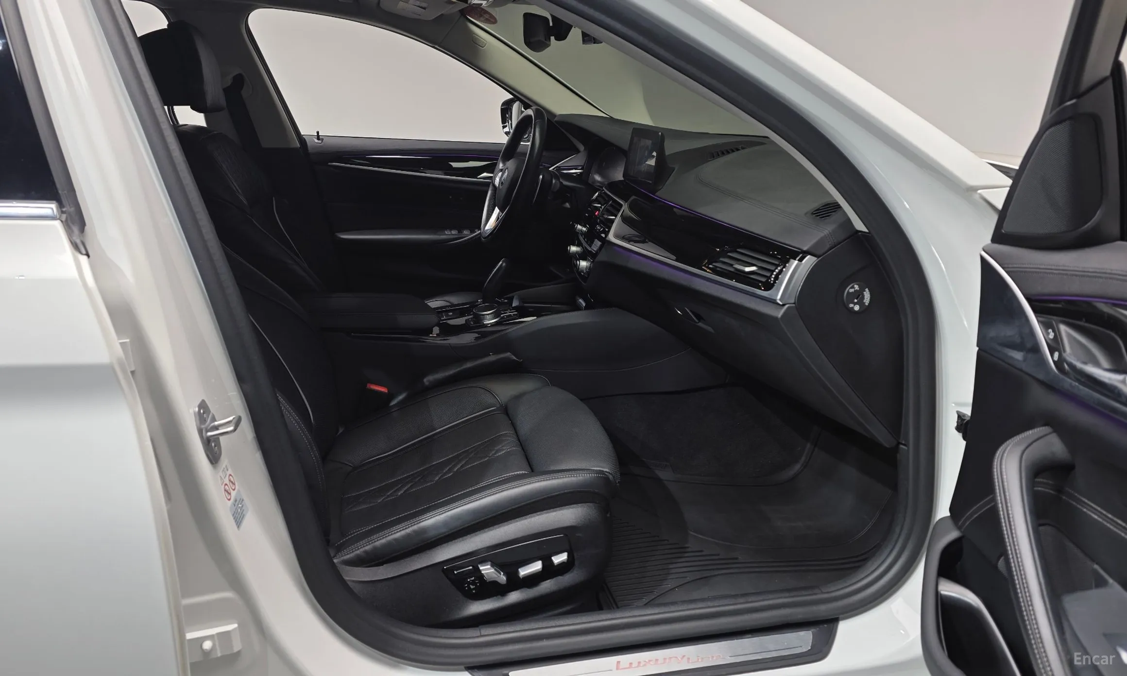 BMW 5 Series (G30) превью 11