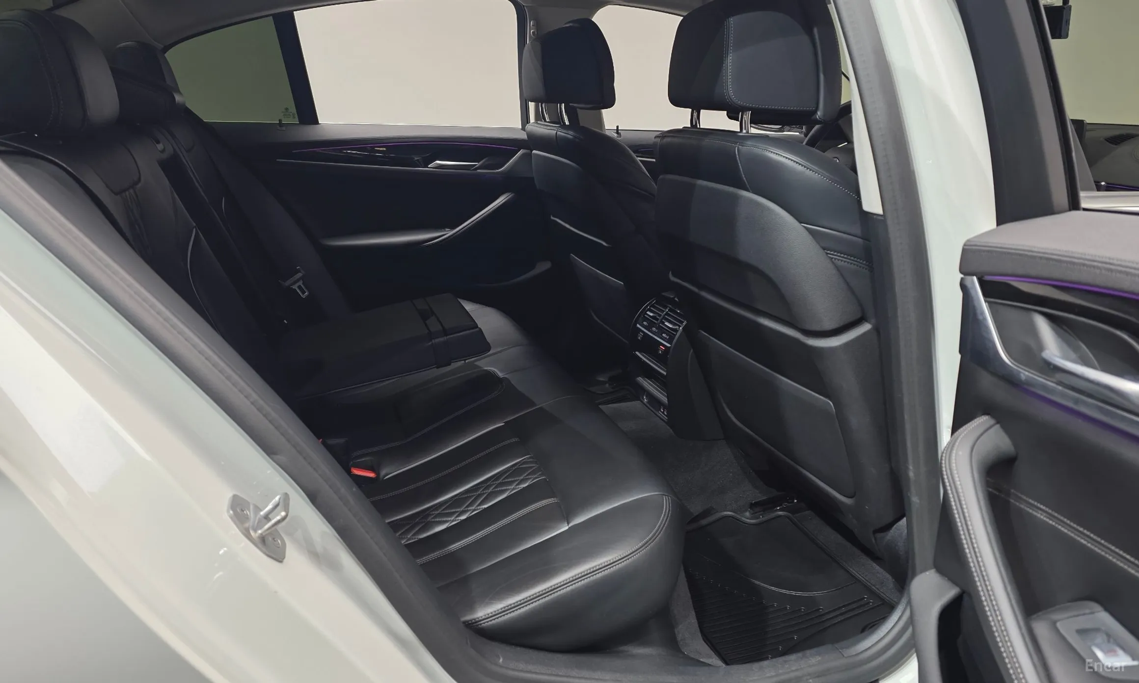 BMW 5 Series (G30) превью 12