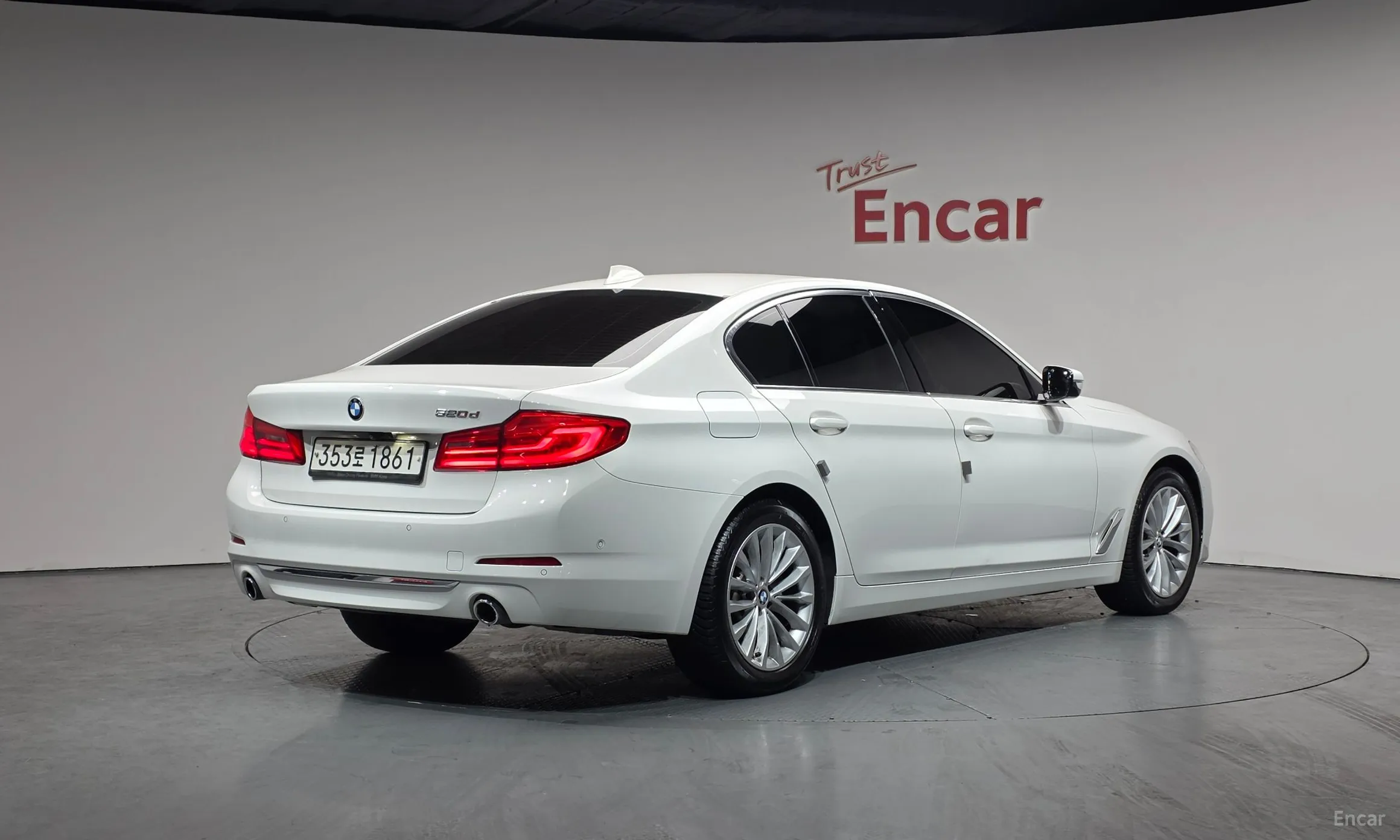 BMW 5 Series (G30) превью 2