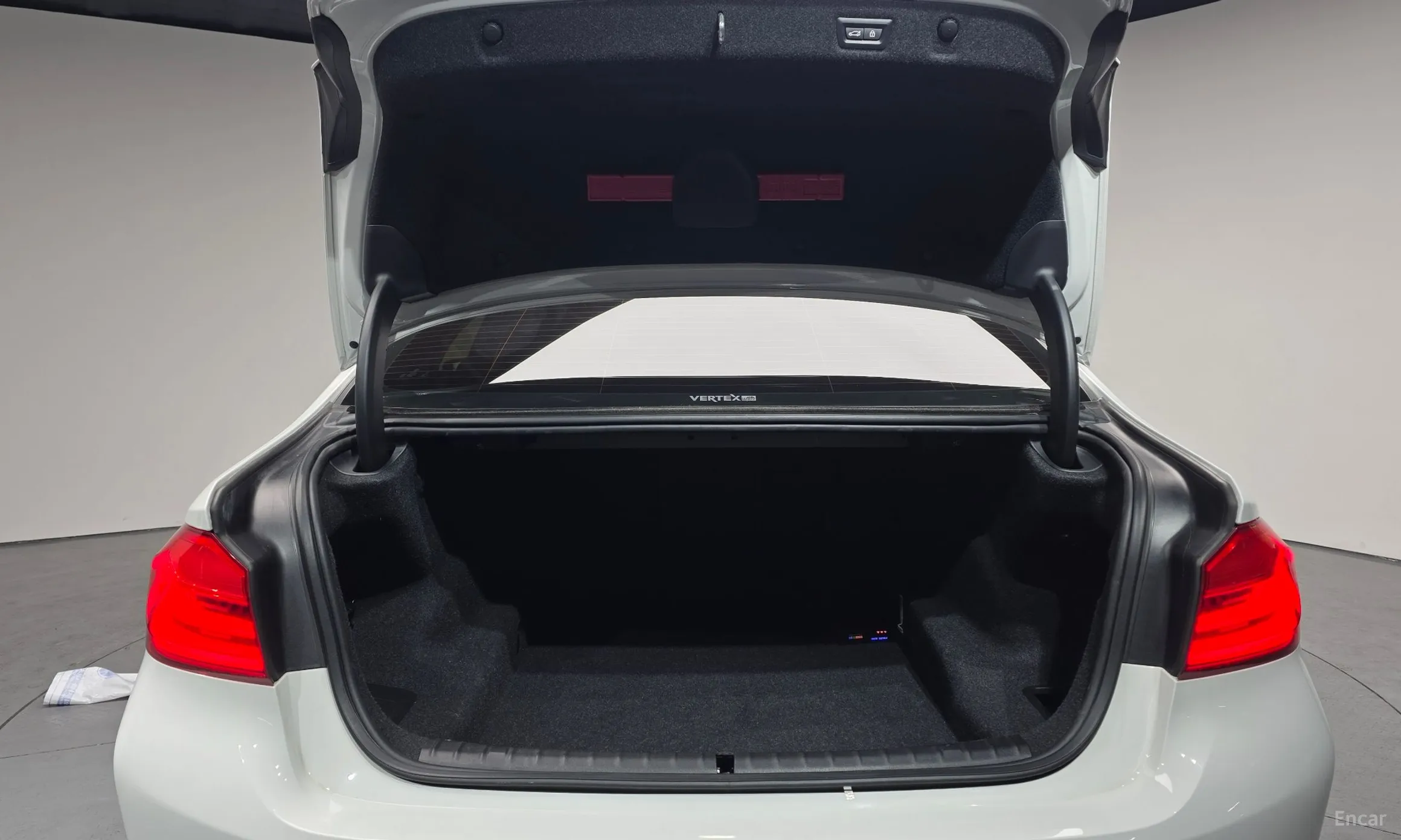 BMW 5 Series (G30) превью 20