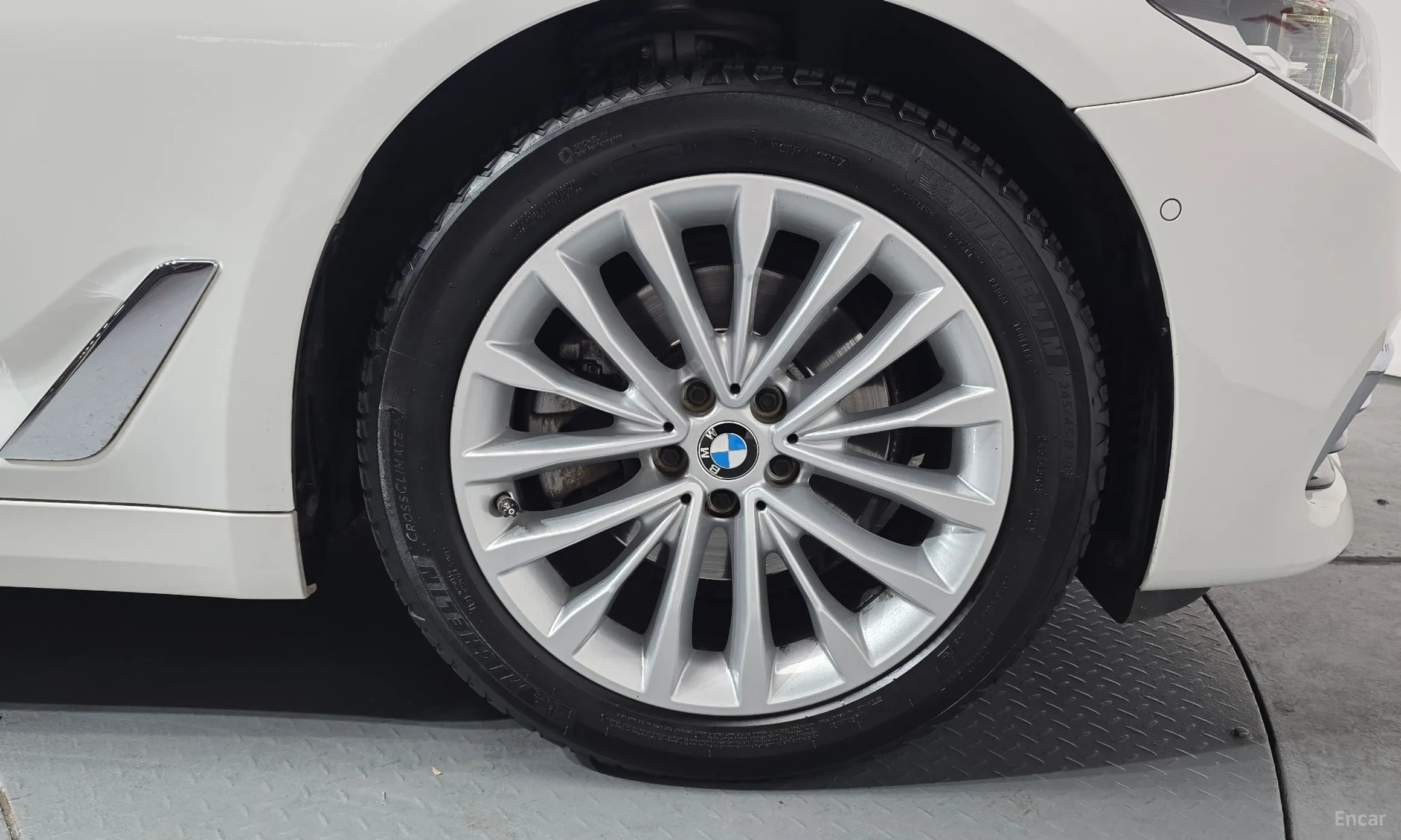 BMW 5 Series (G30) превью 5
