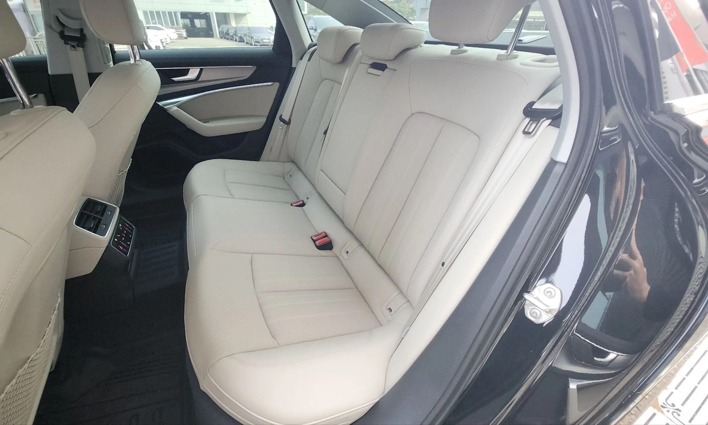 Audi A6 (C8) превью 14