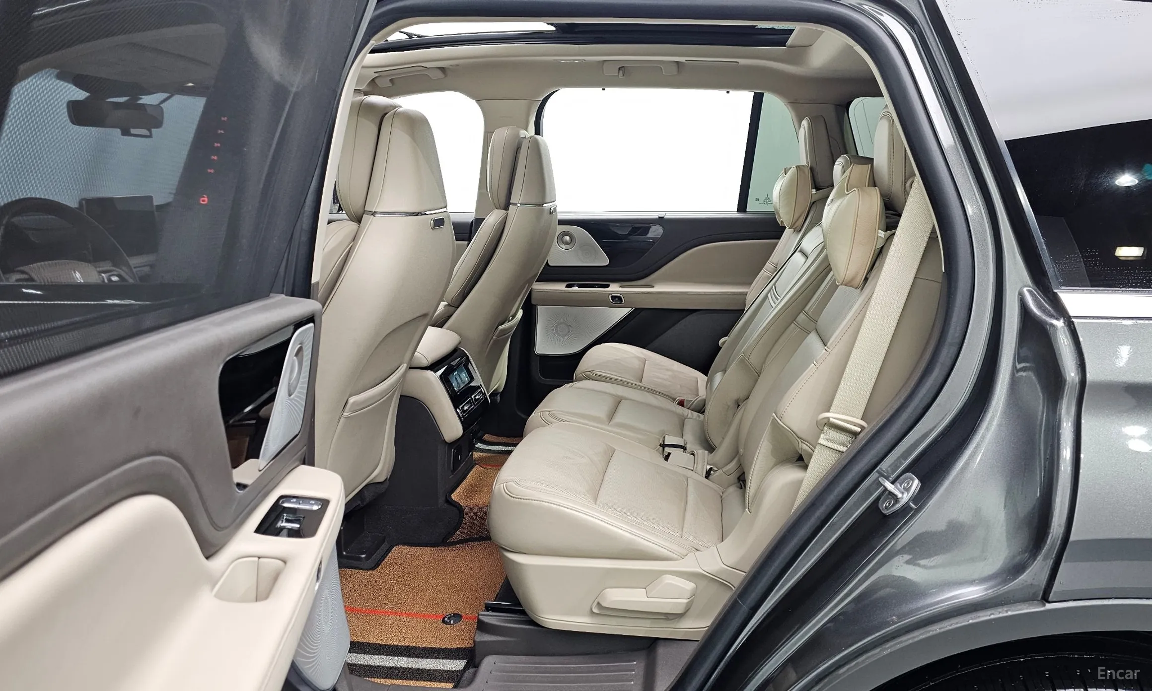 Lincoln Aviator 2nd Generation превью 12