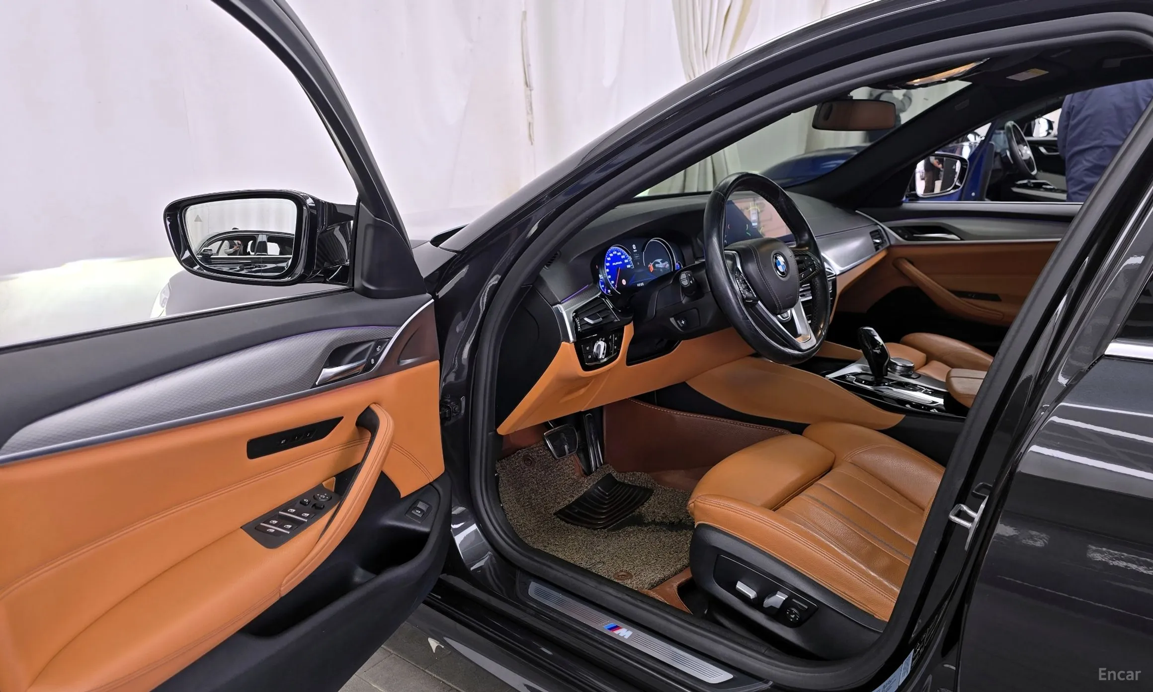 BMW 5 Series (G30) превью 10