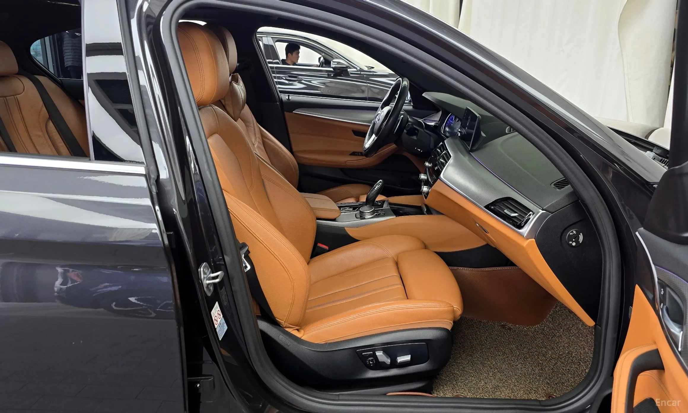 BMW 5 Series (G30) превью 11
