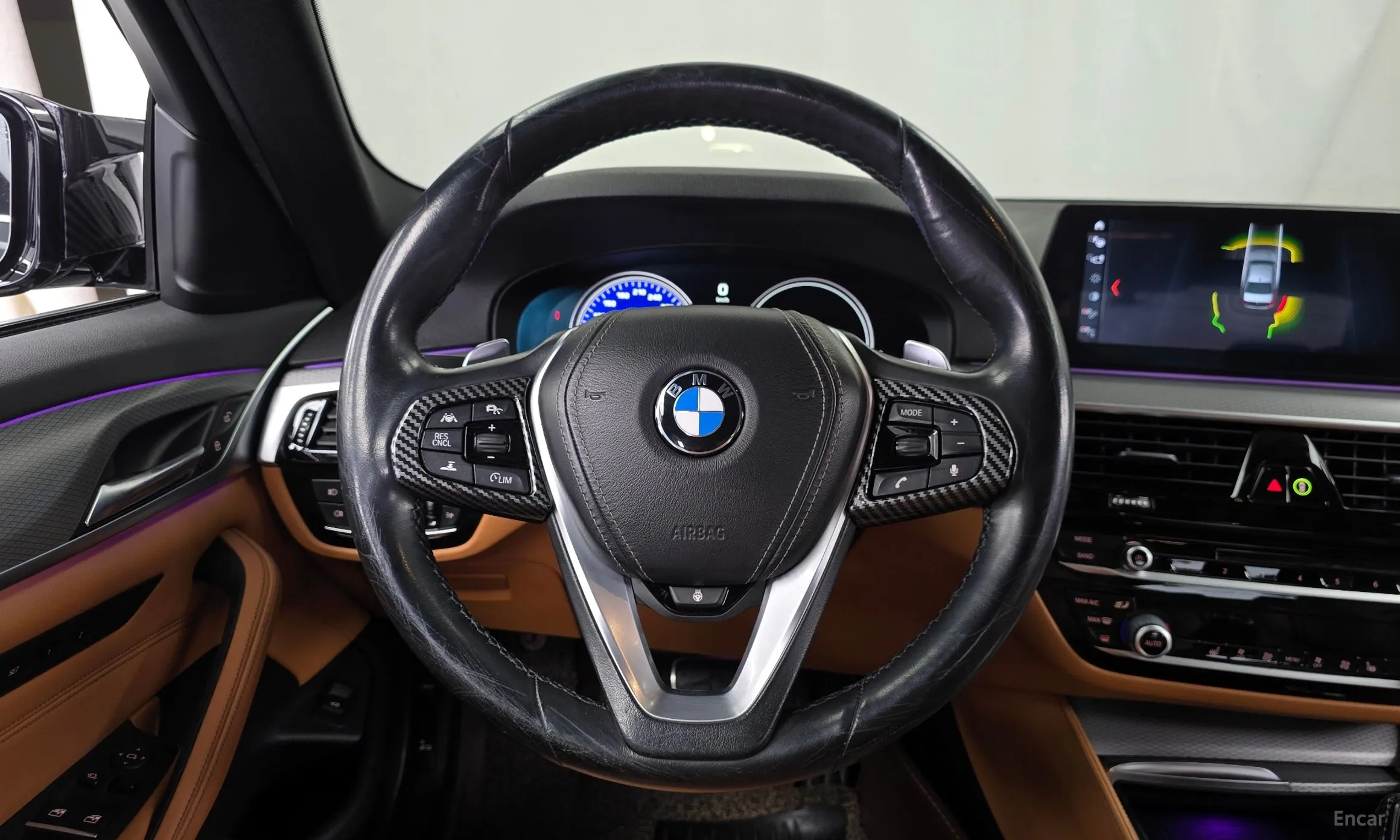 BMW 5 Series (G30) превью 13