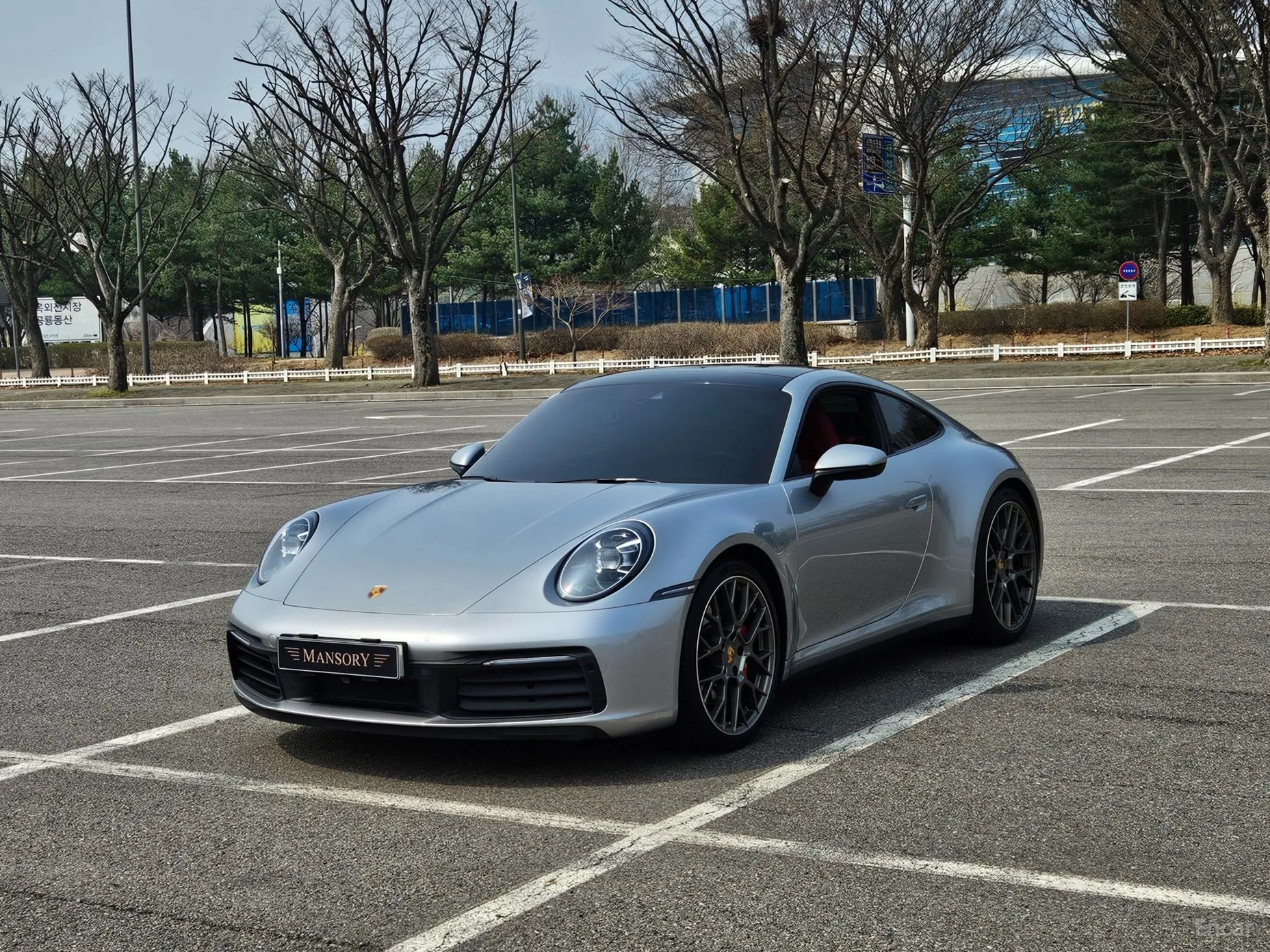 911 (992)