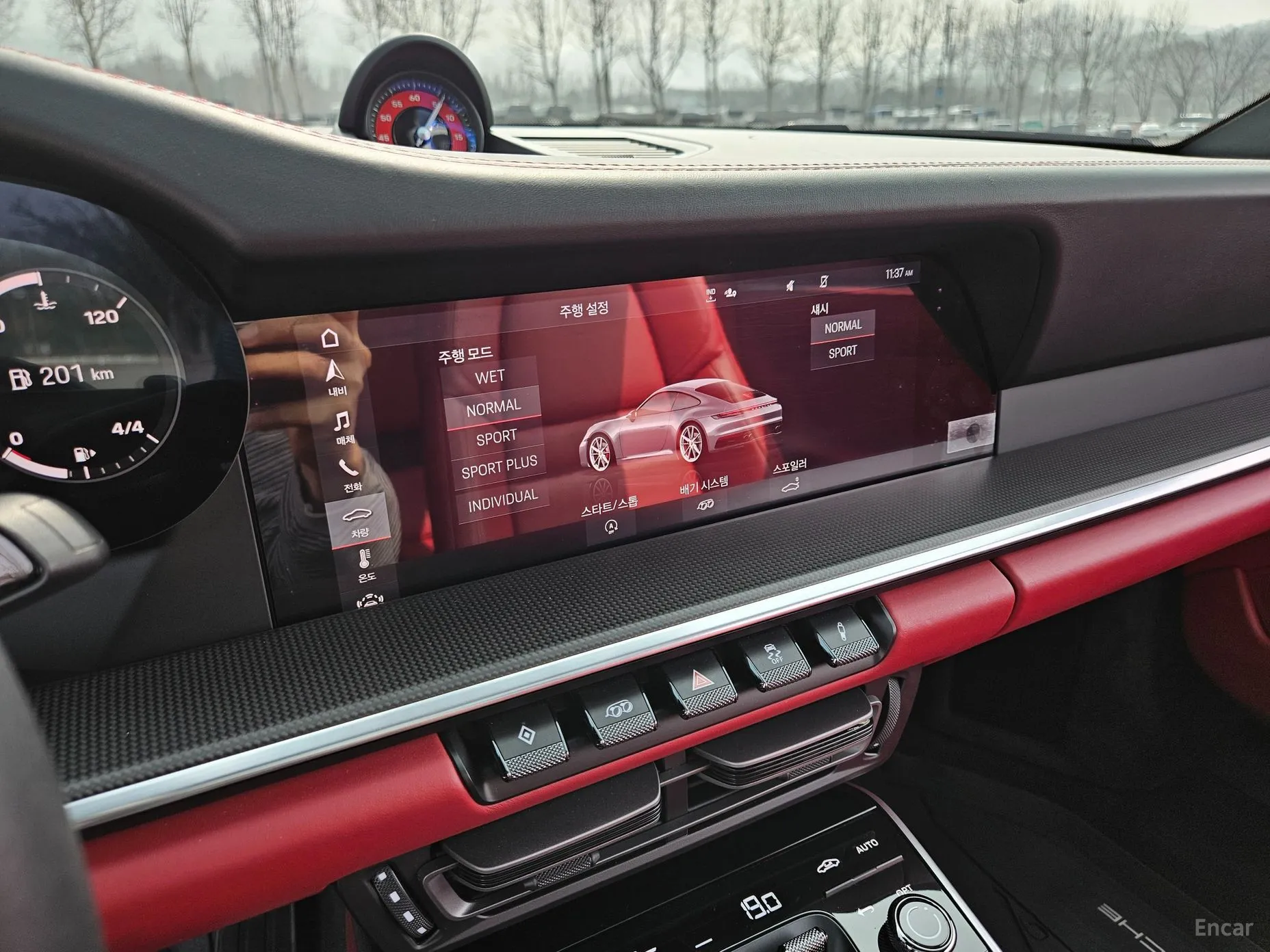 Porsche 911 (992) превью 17
