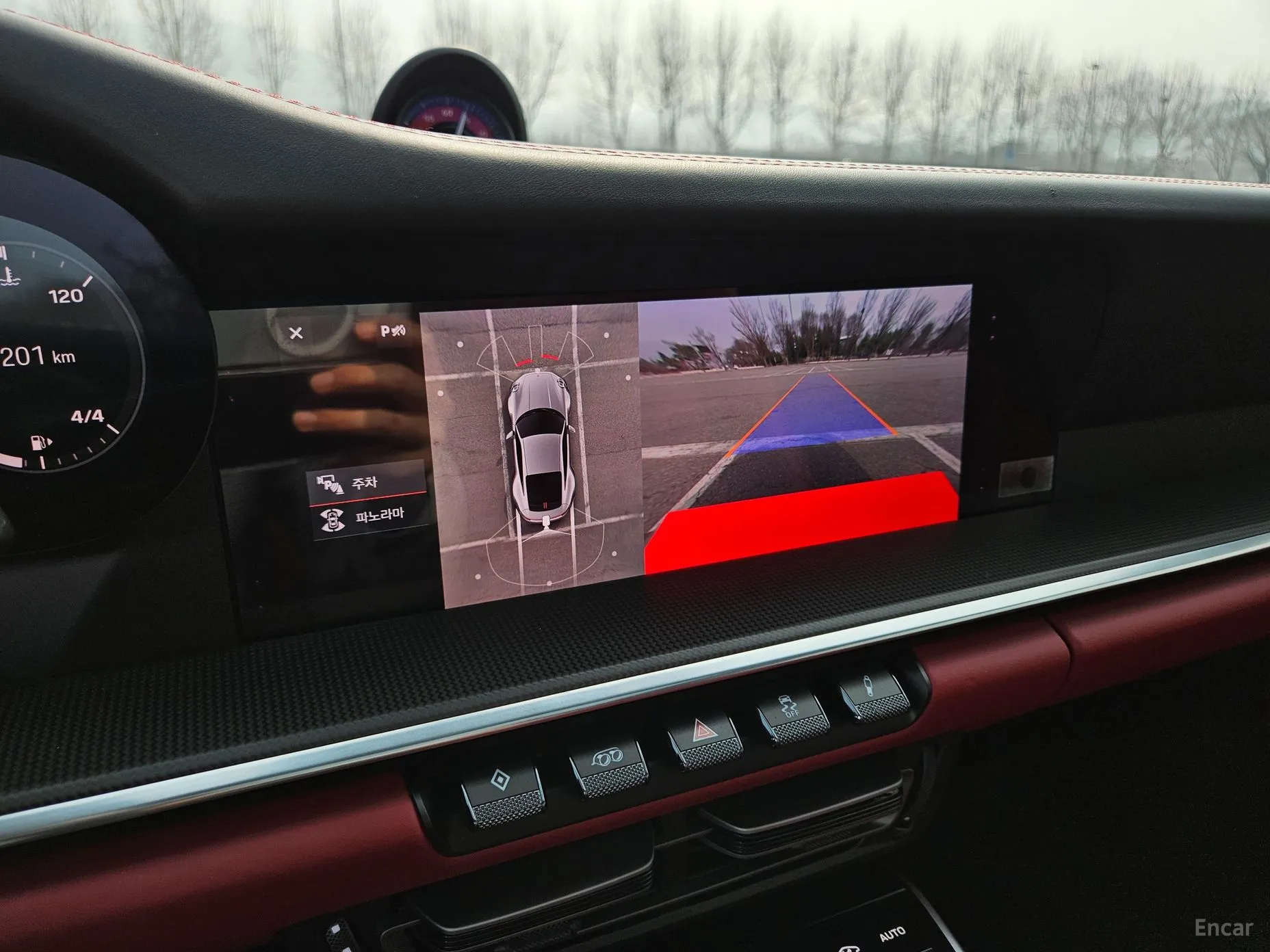 Porsche 911 (992) превью 18