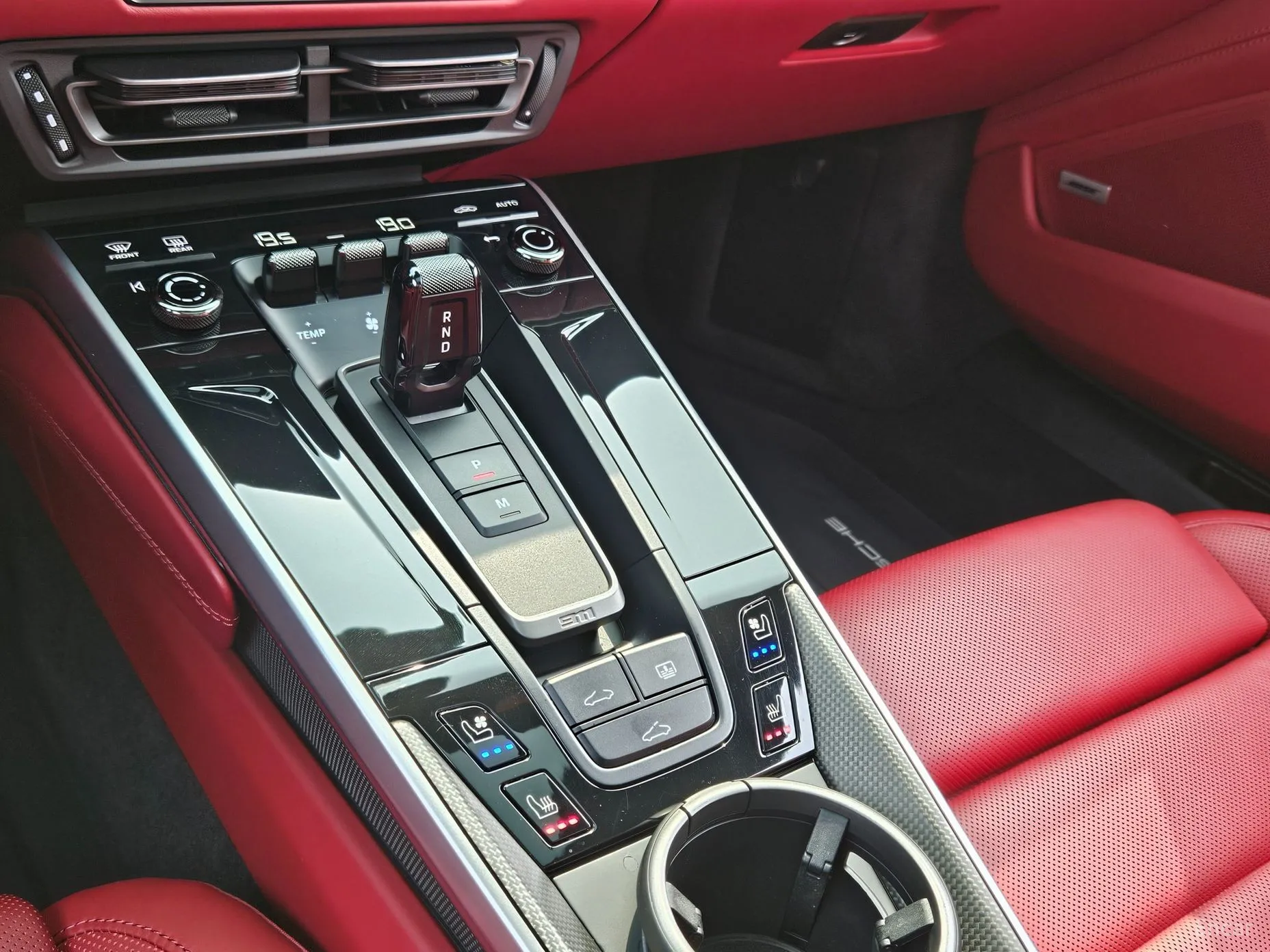 Porsche 911 (992) превью 9
