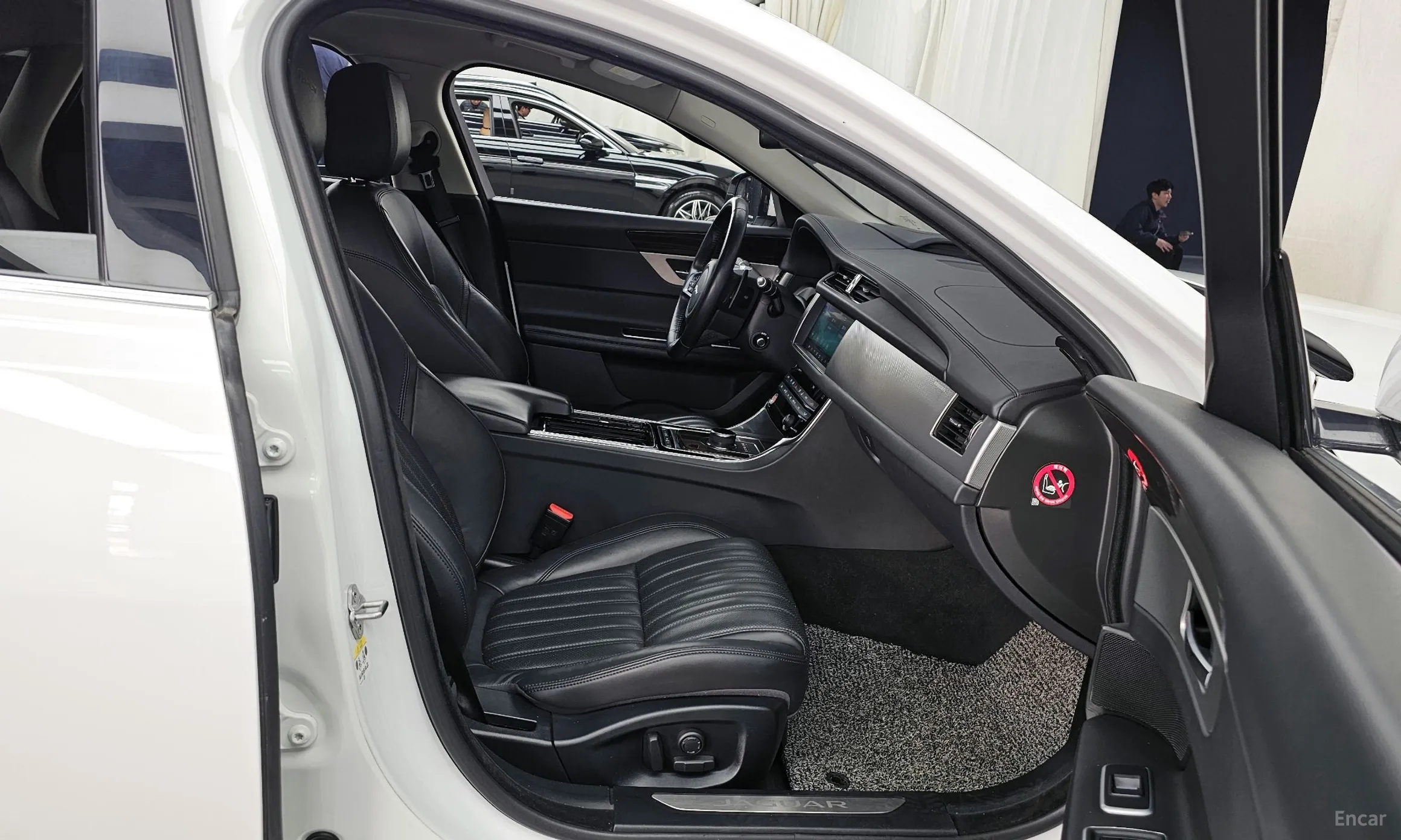 Jaguar XF (x260) превью 11