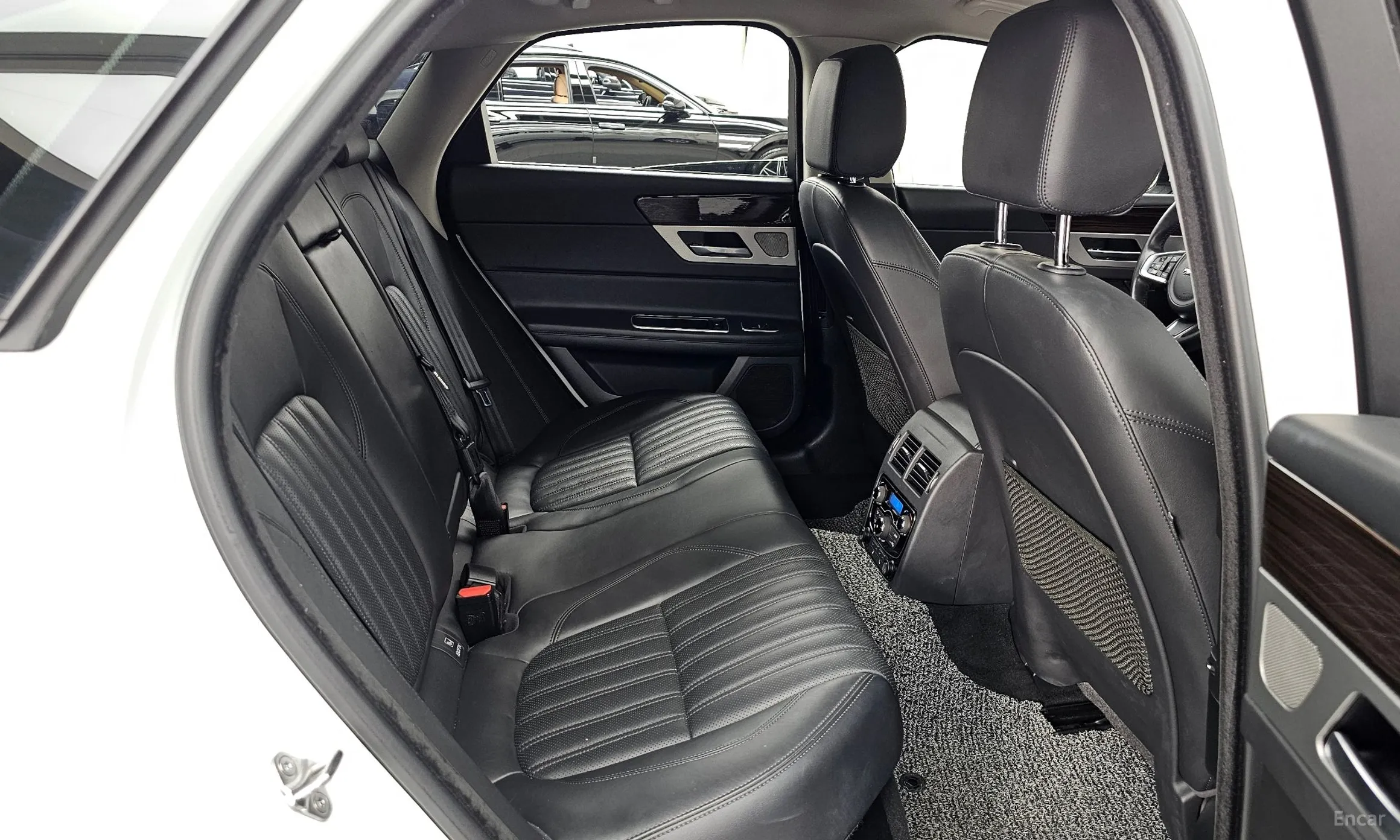 Jaguar XF (x260) превью 12