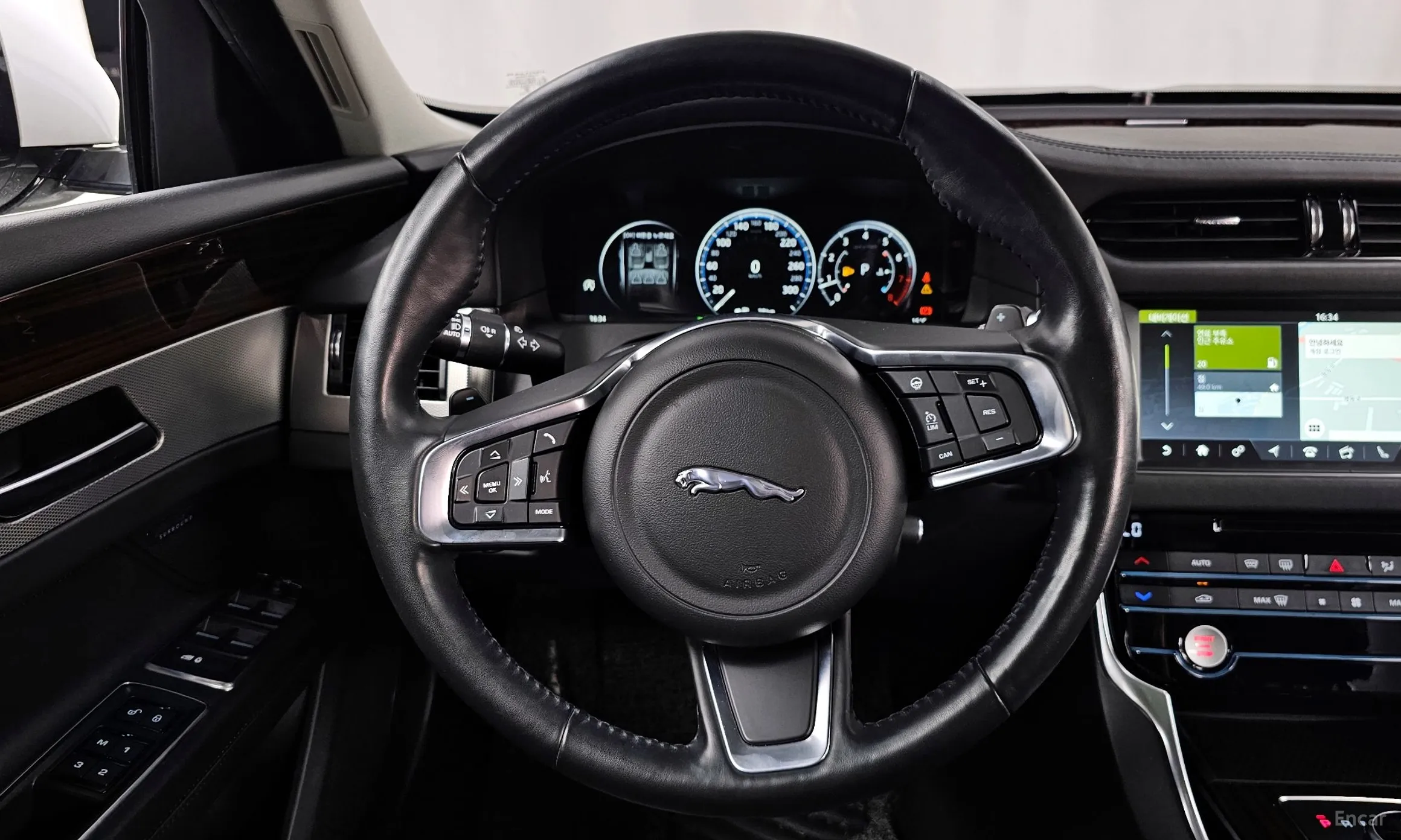 Jaguar XF (x260) превью 13