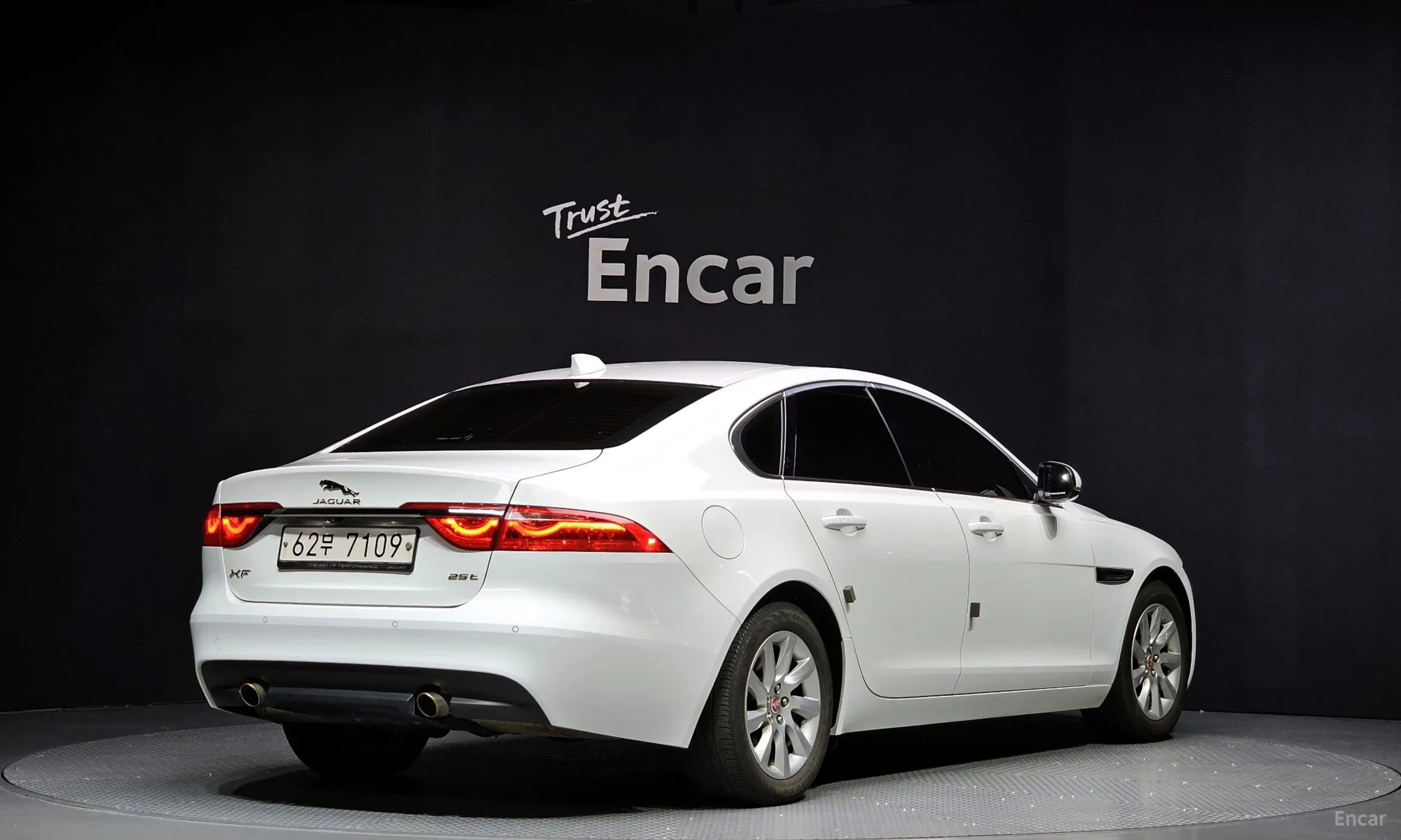 Jaguar XF (x260)