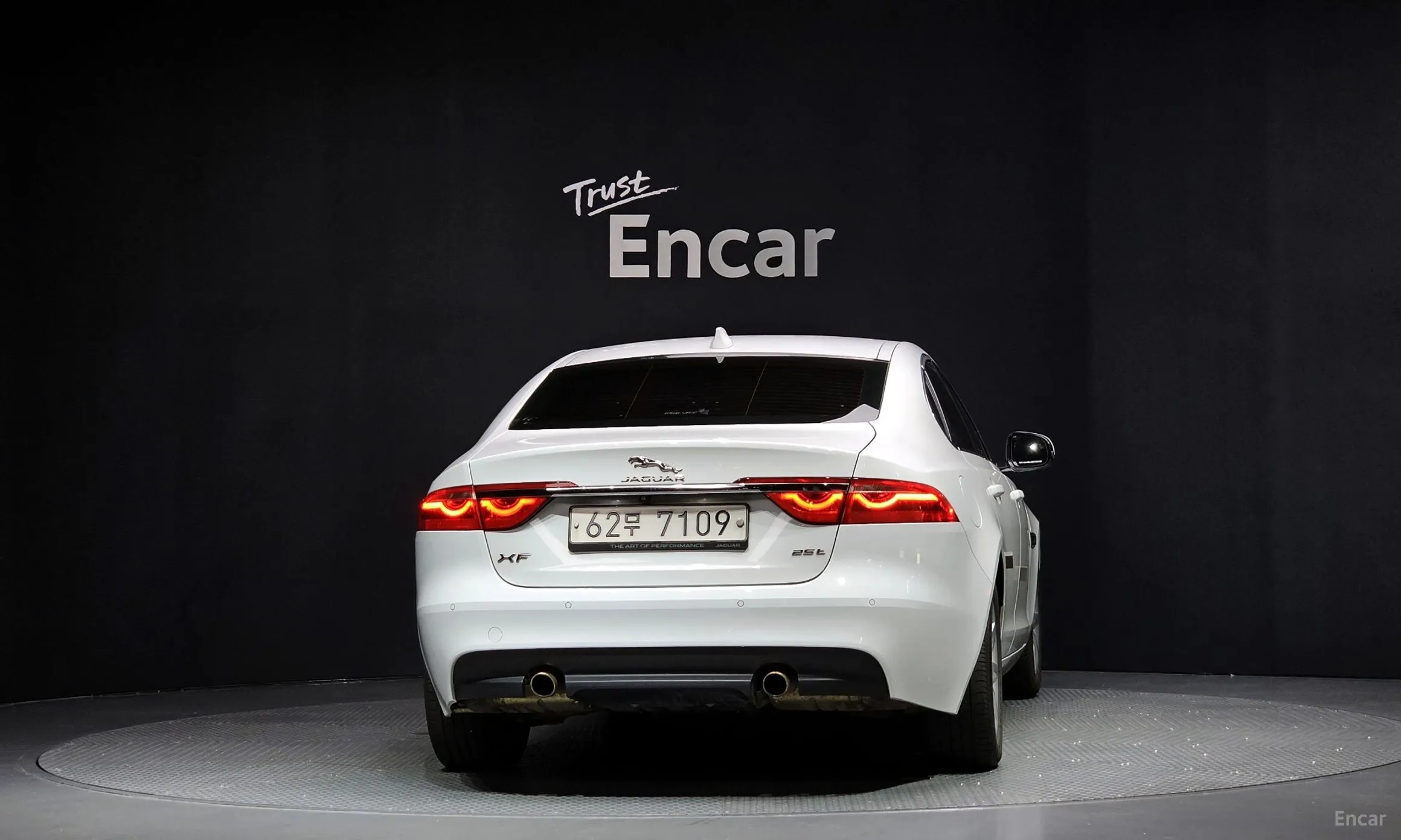 Jaguar XF (x260) превью 4