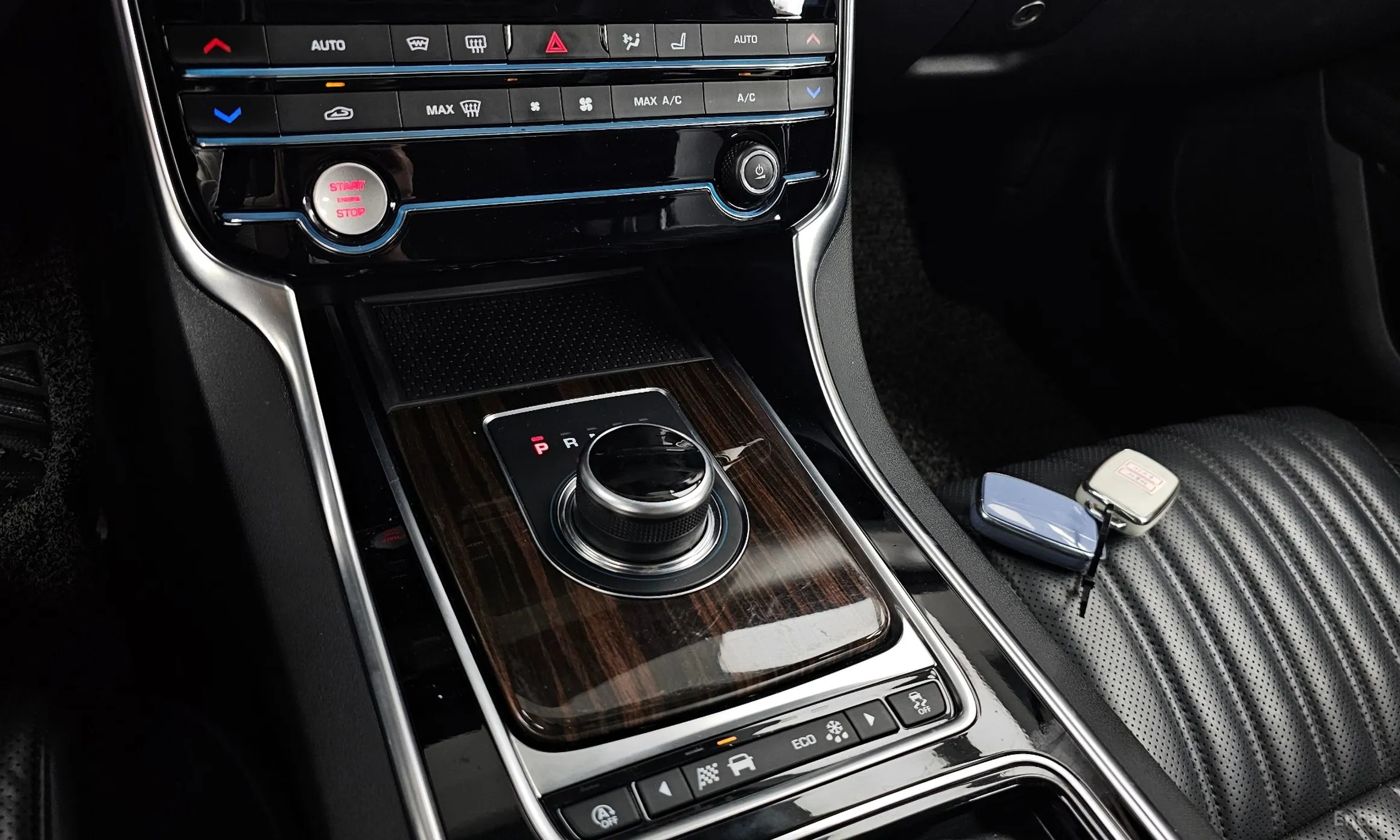 Jaguar XF (x260) превью 9