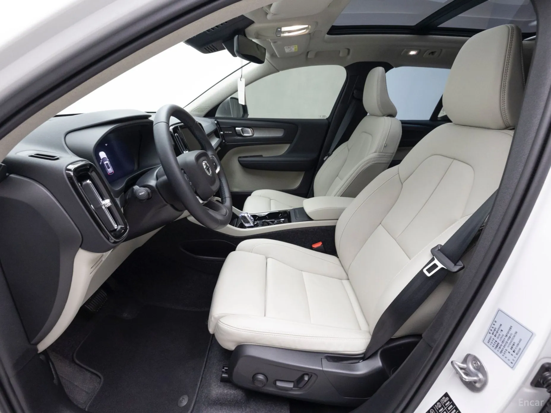 Volvo XC40 превью 12