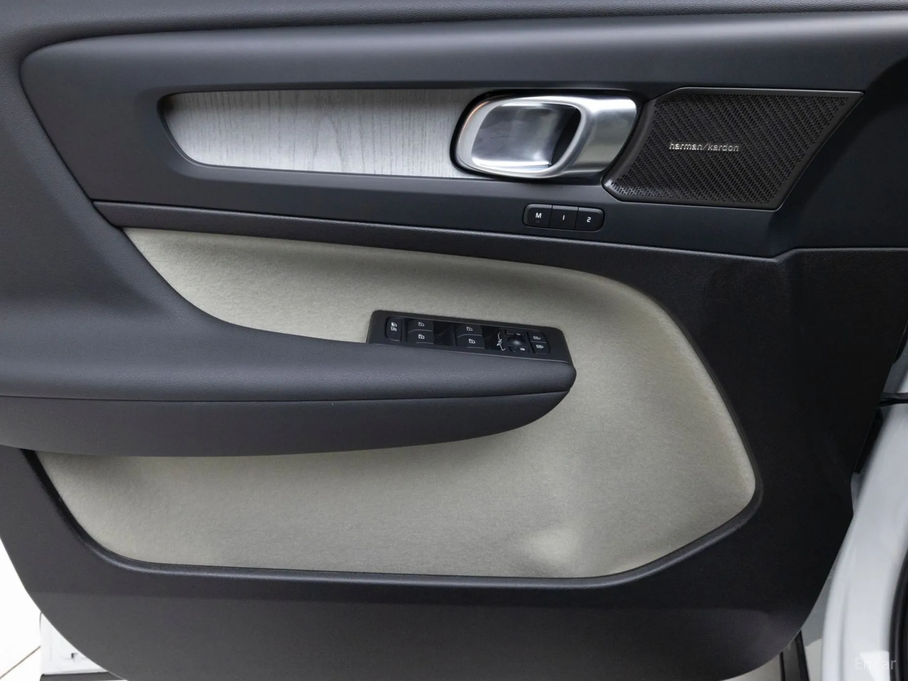 Volvo XC40 превью 15
