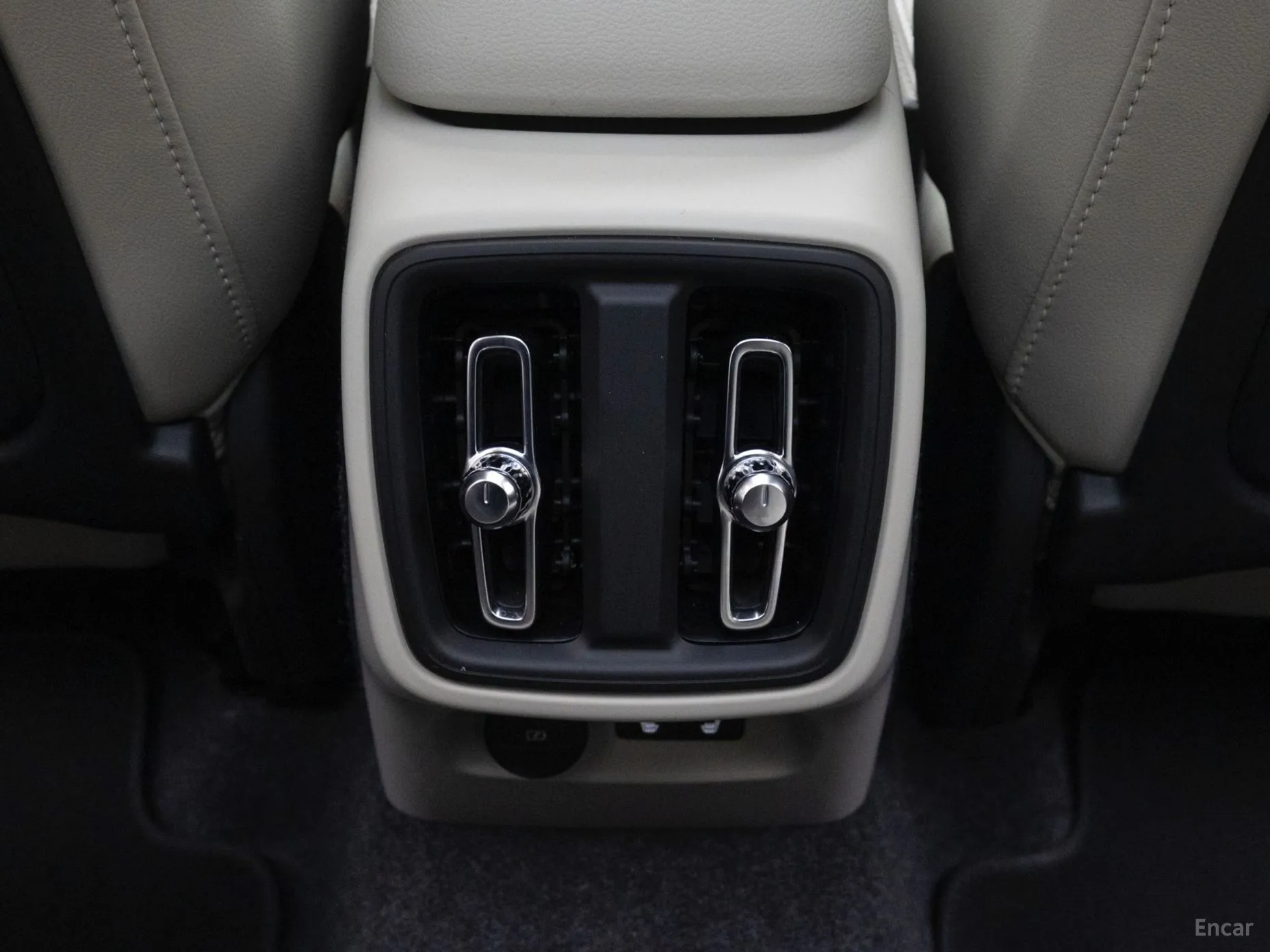 Volvo XC40 превью 16