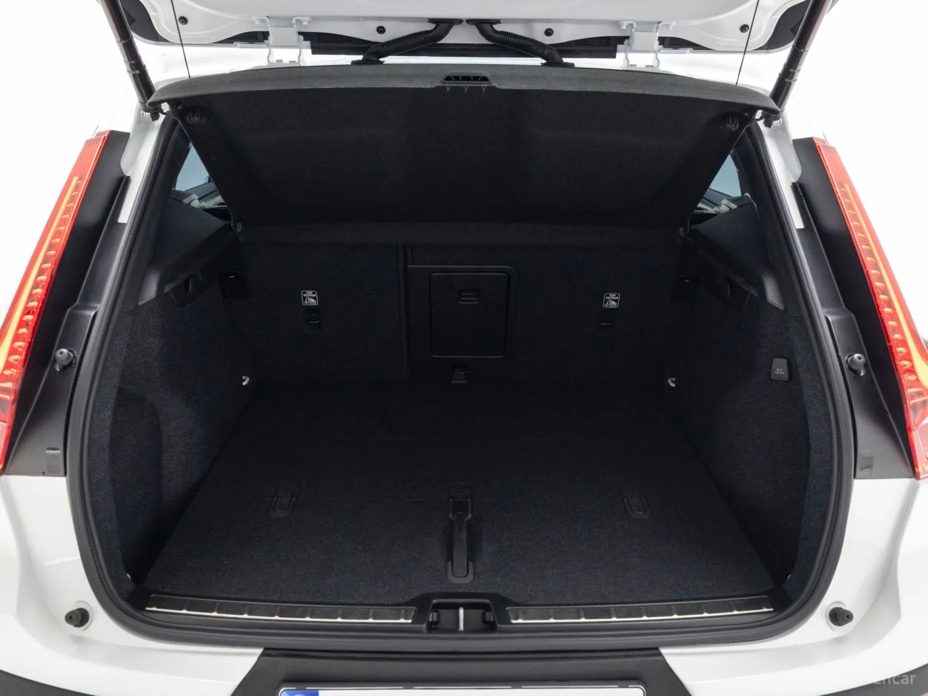 Volvo XC40 превью 17