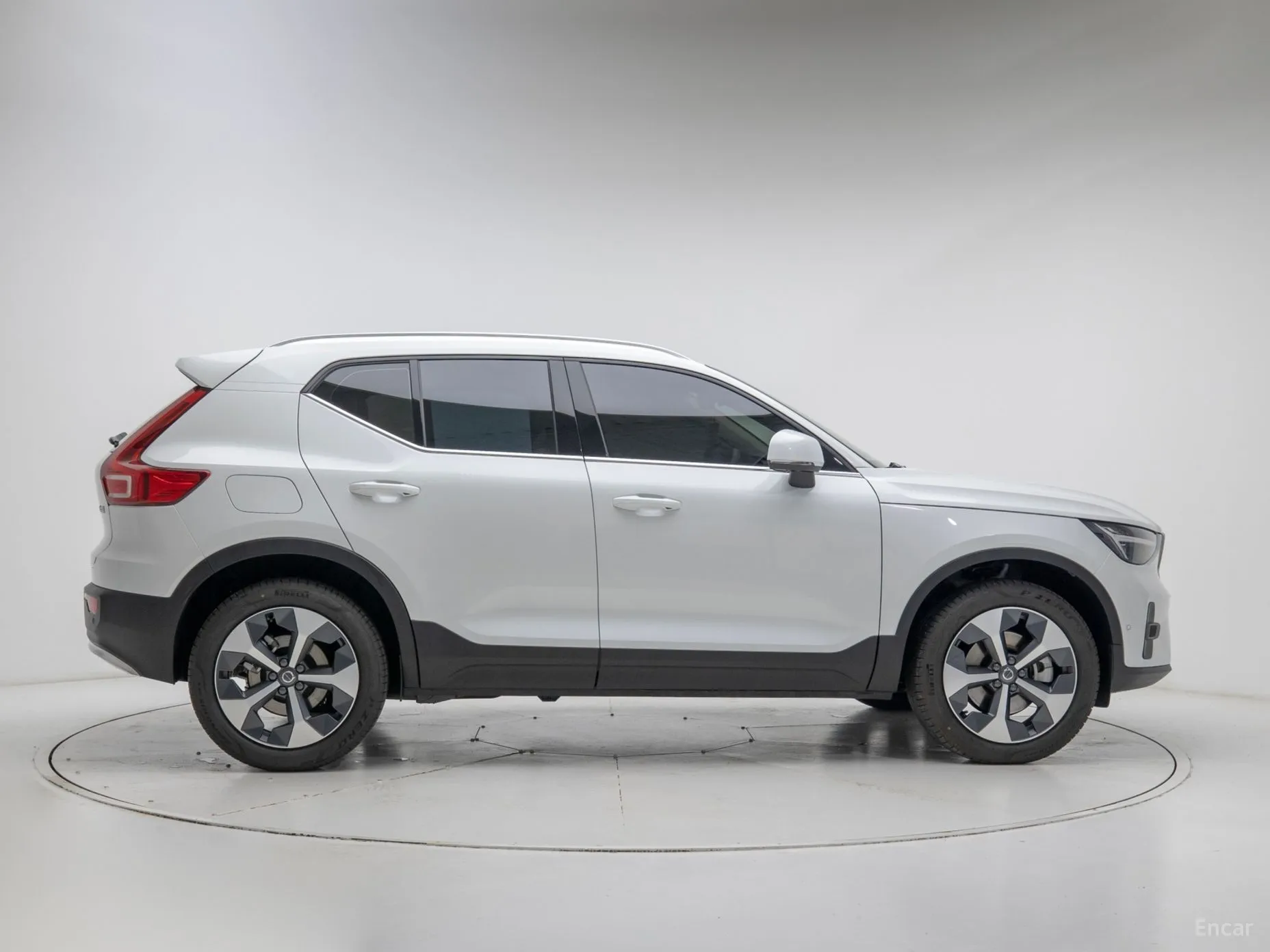 Volvo XC40 превью 3
