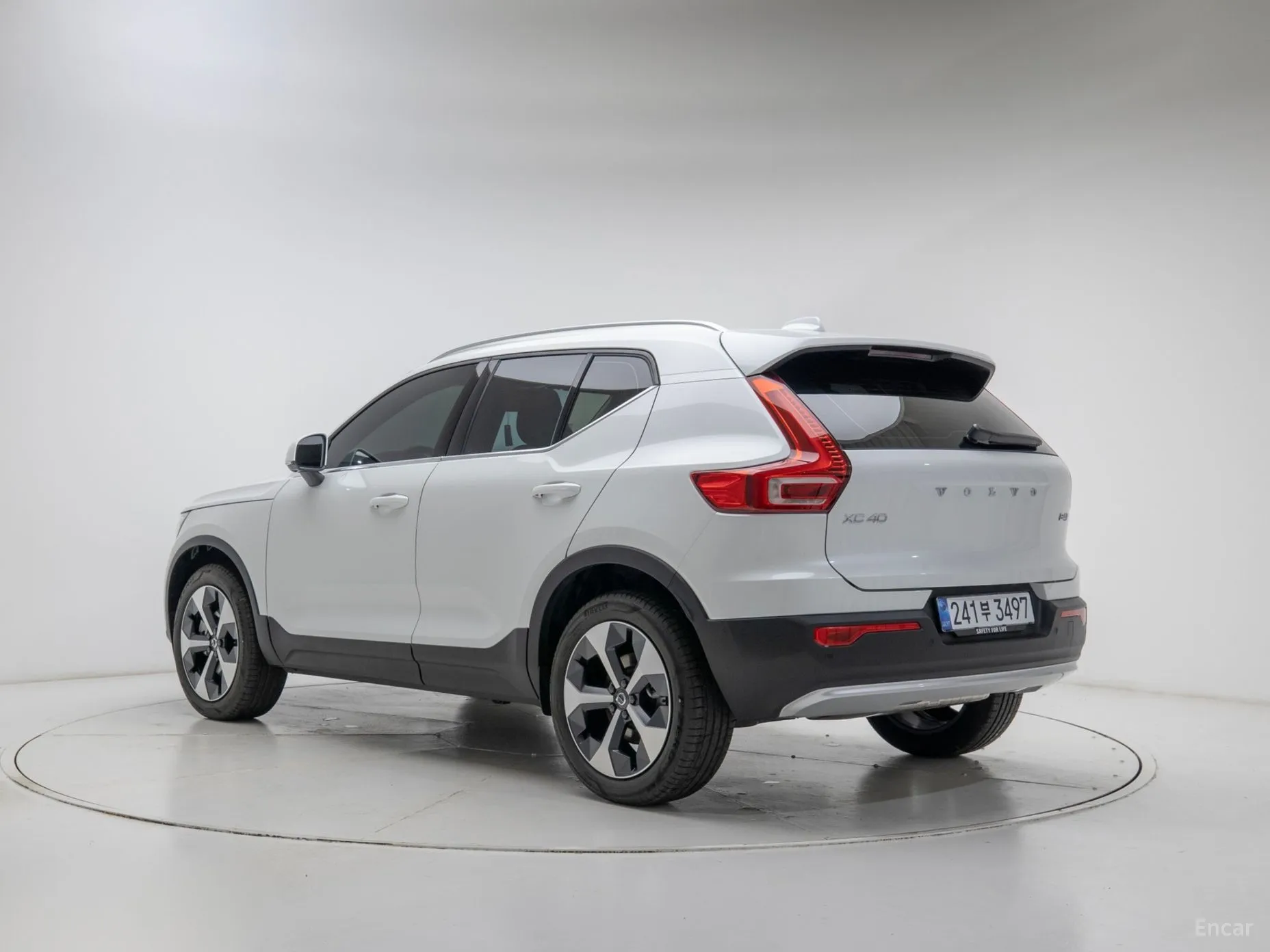 Volvo XC40 превью 4