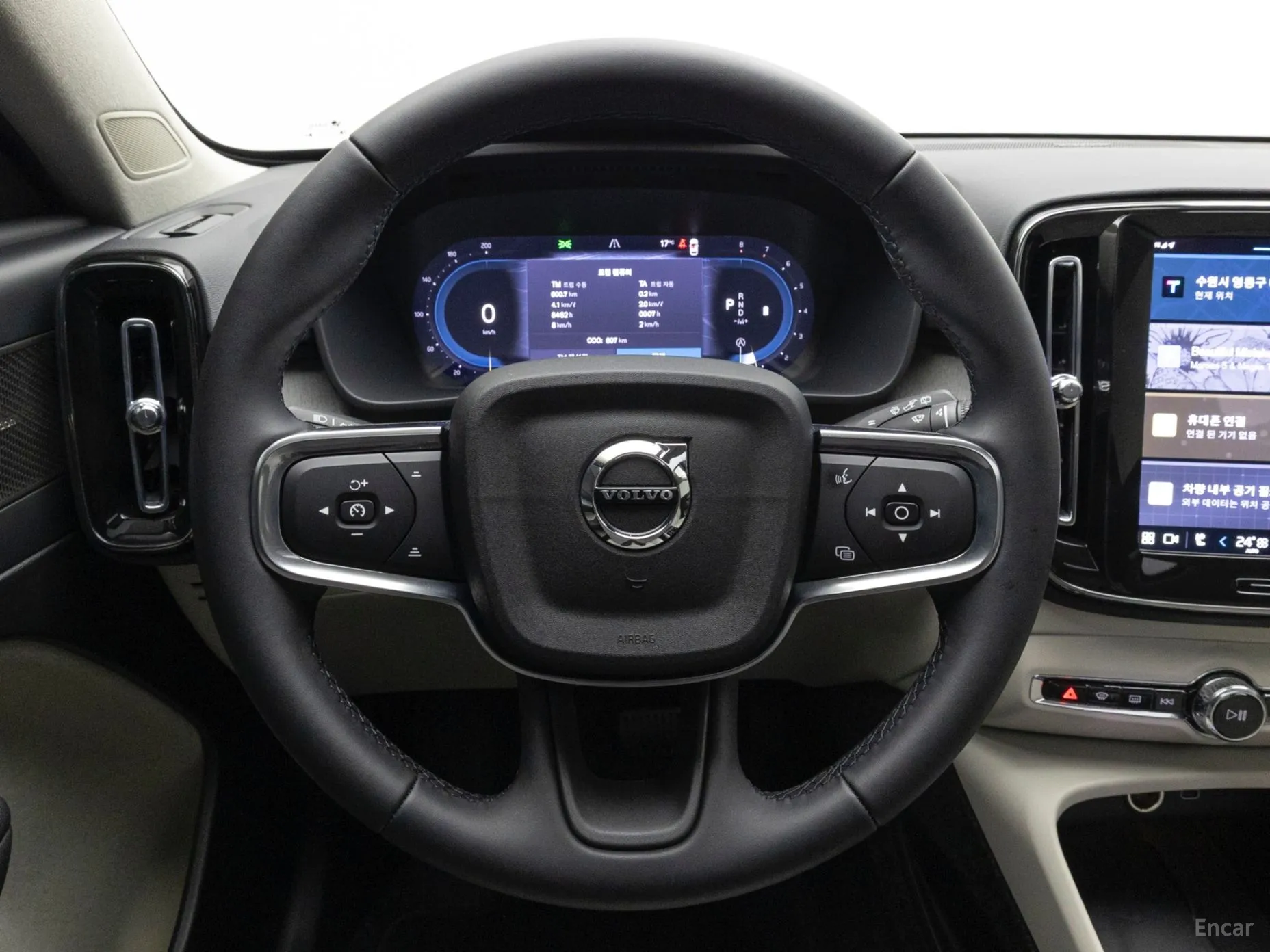 Volvo XC40 превью 9