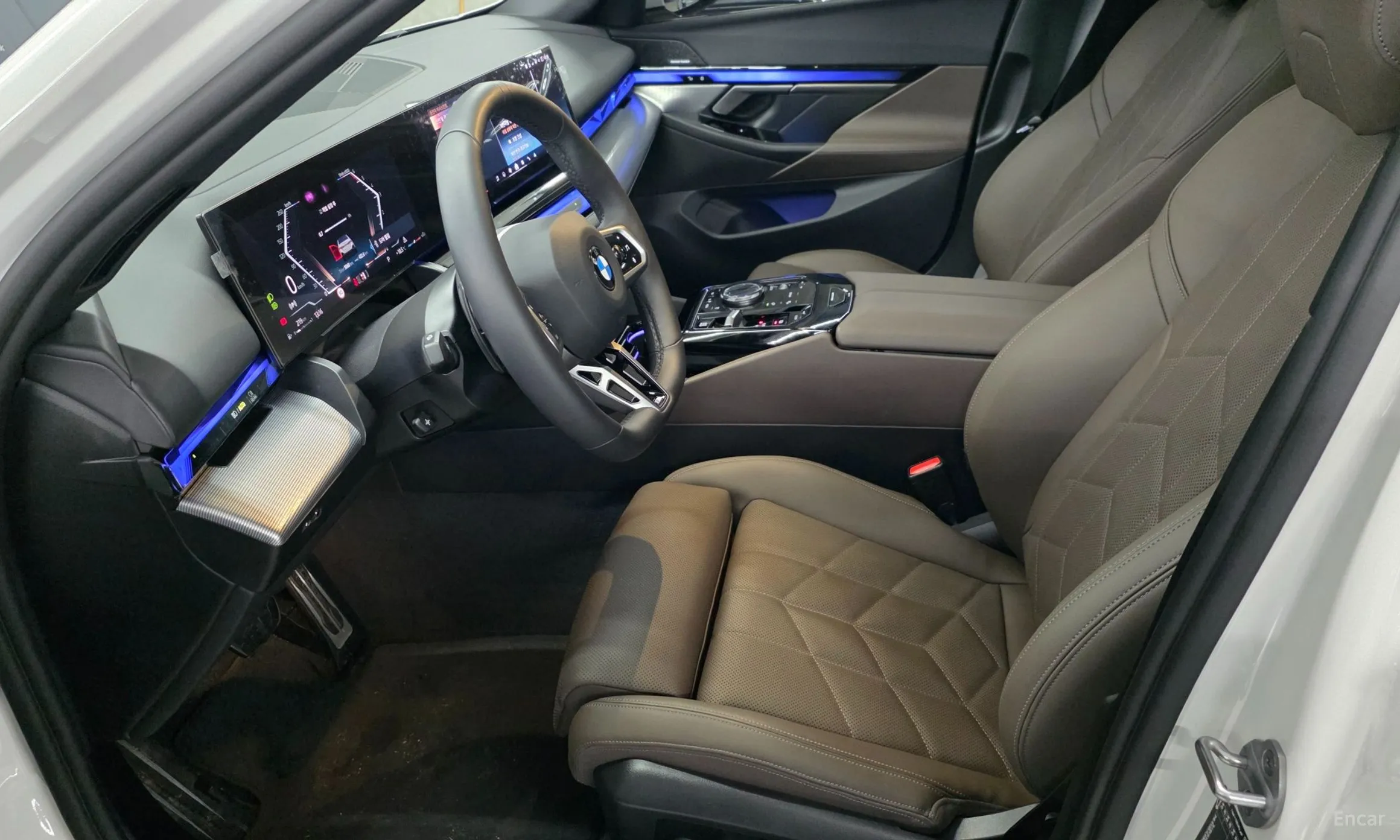 BMW 5 Series (G60) превью 10