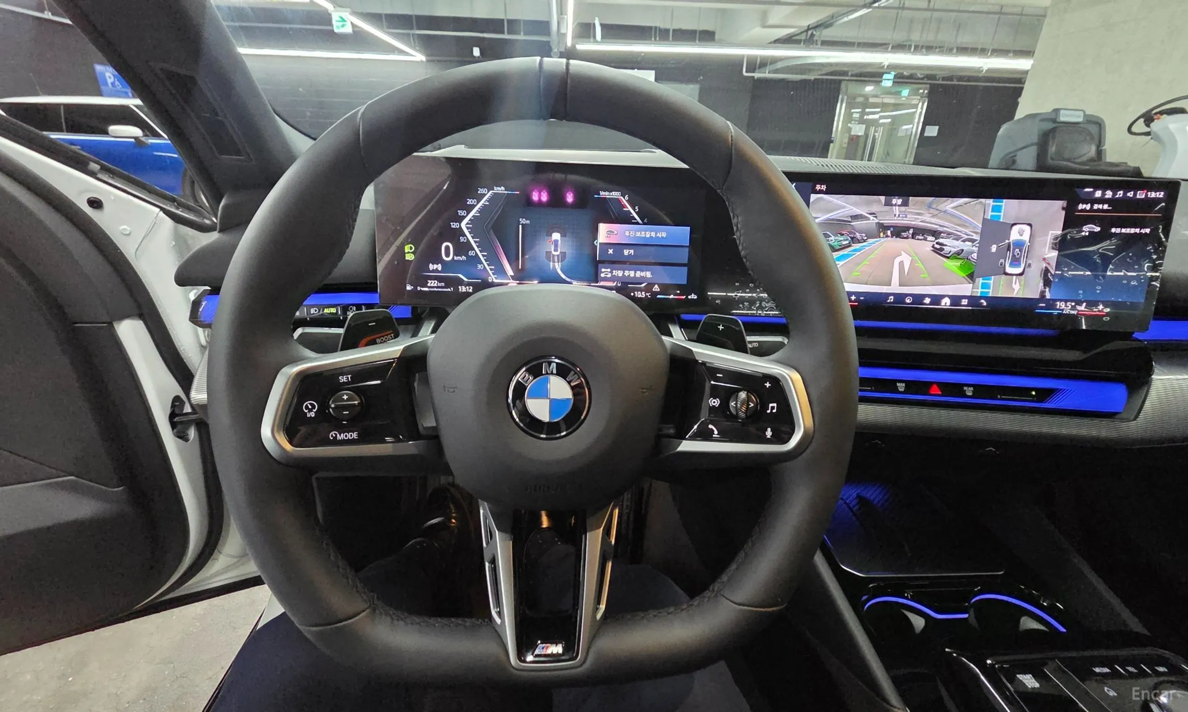 BMW 5 Series (G60) превью 12