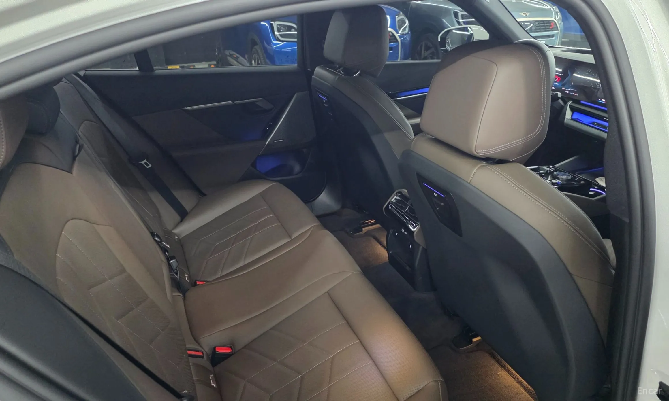 BMW 5 Series (G60) превью 14