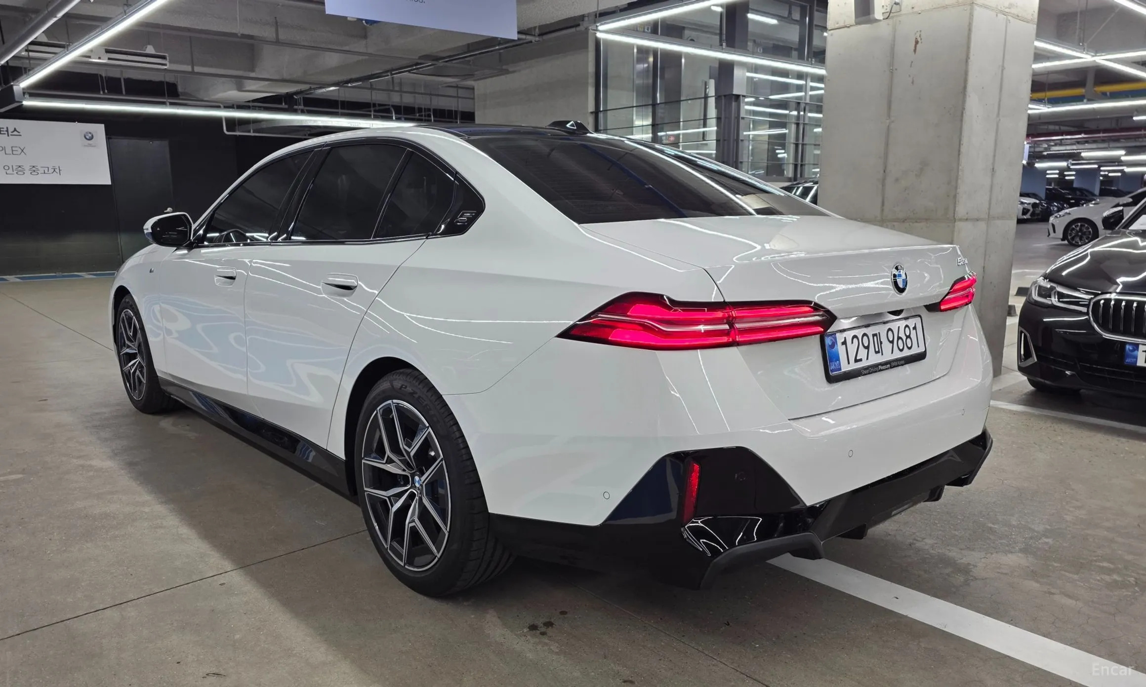 BMW 5 Series (G60) превью 2