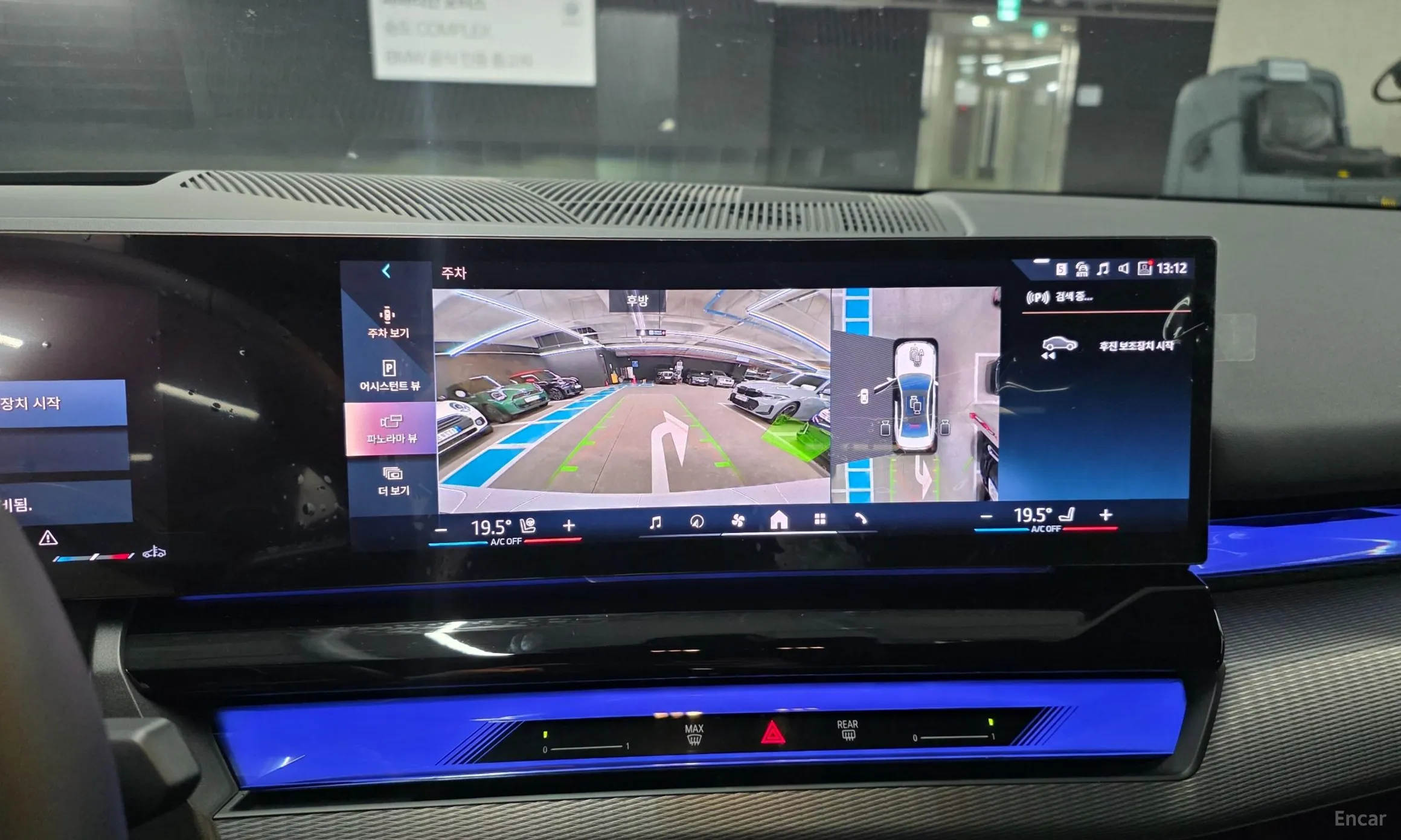 BMW 5 Series (G60) превью 19