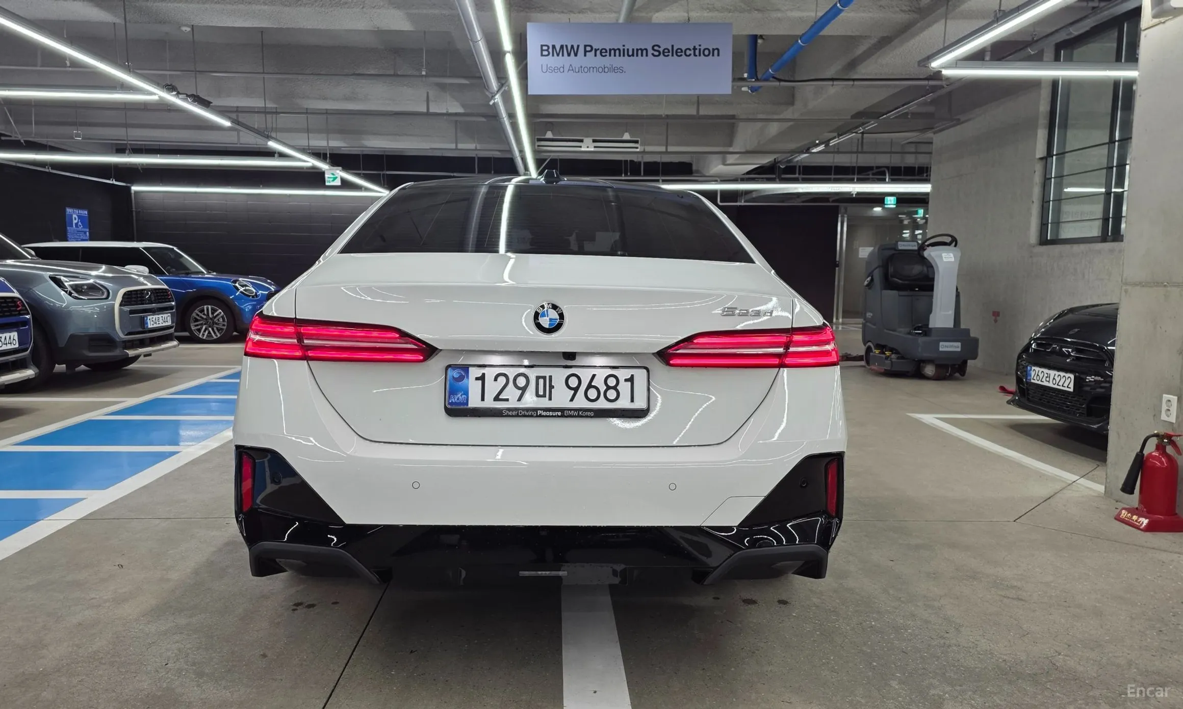 BMW 5 Series (G60) превью 4