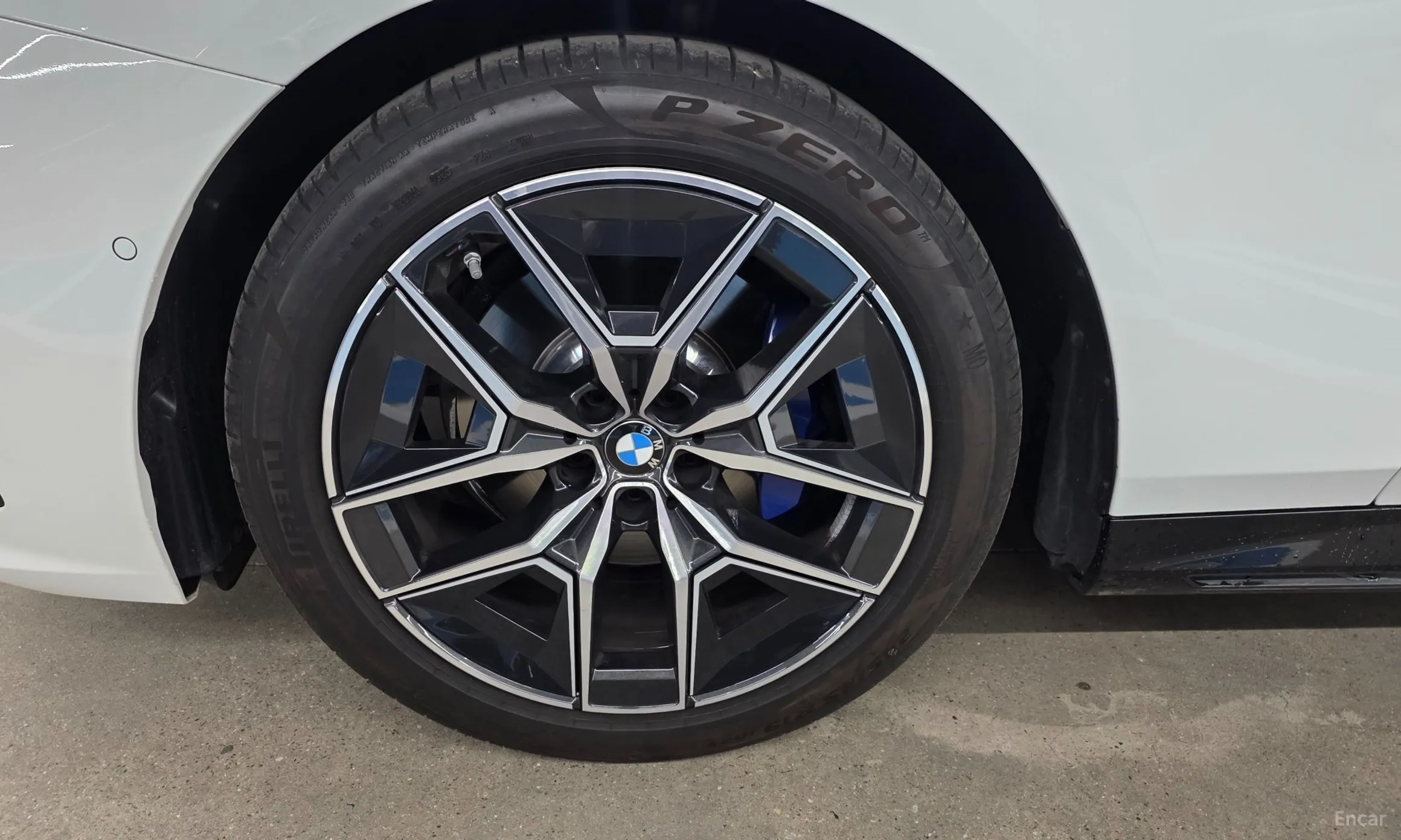 BMW 5 Series (G60) превью 5