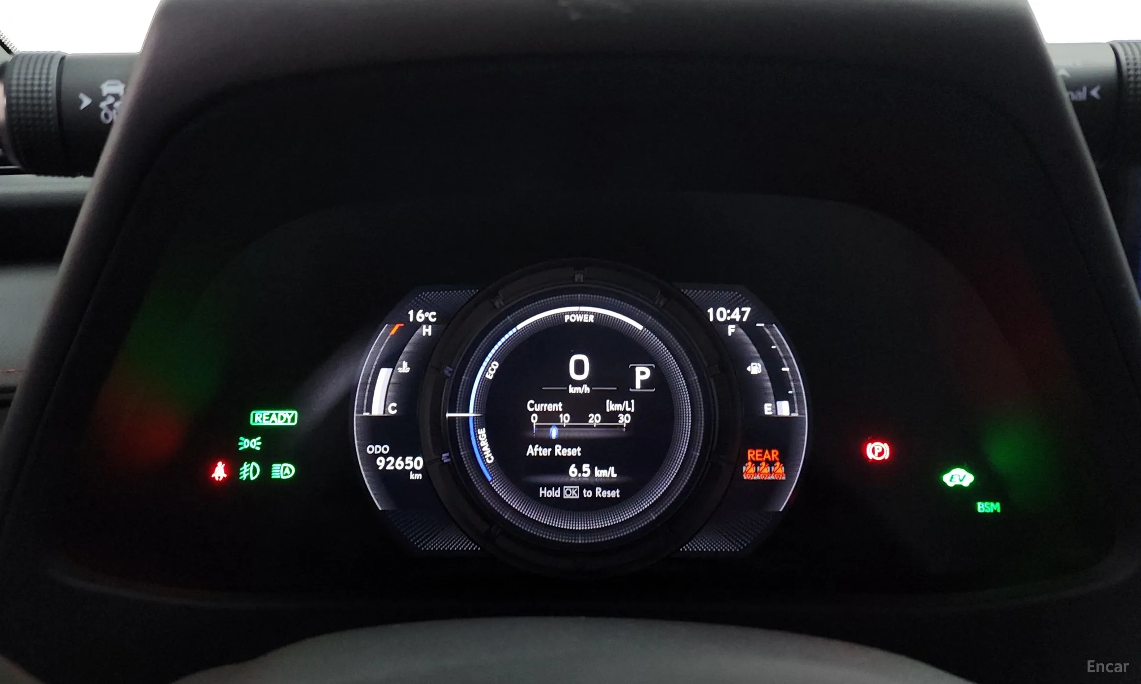 Lexus UX250h превью 8