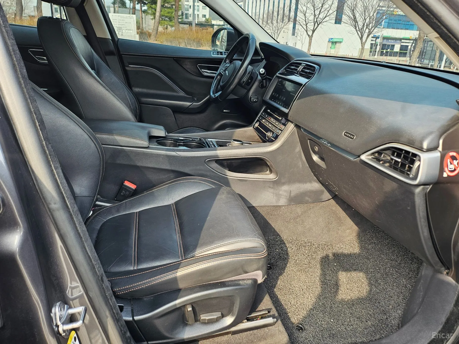 Jaguar F-PACE превью 13