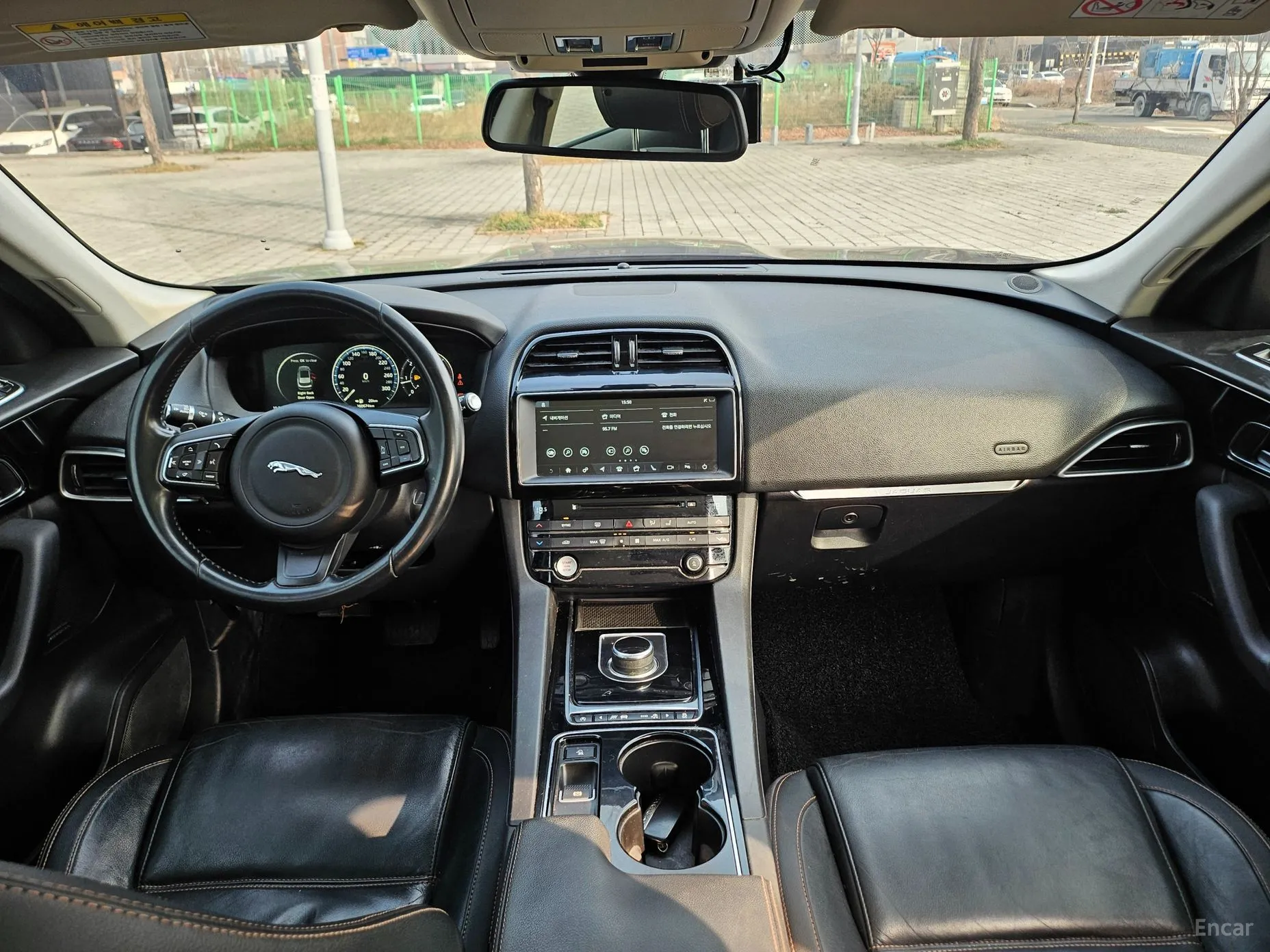 Jaguar F-PACE превью 16