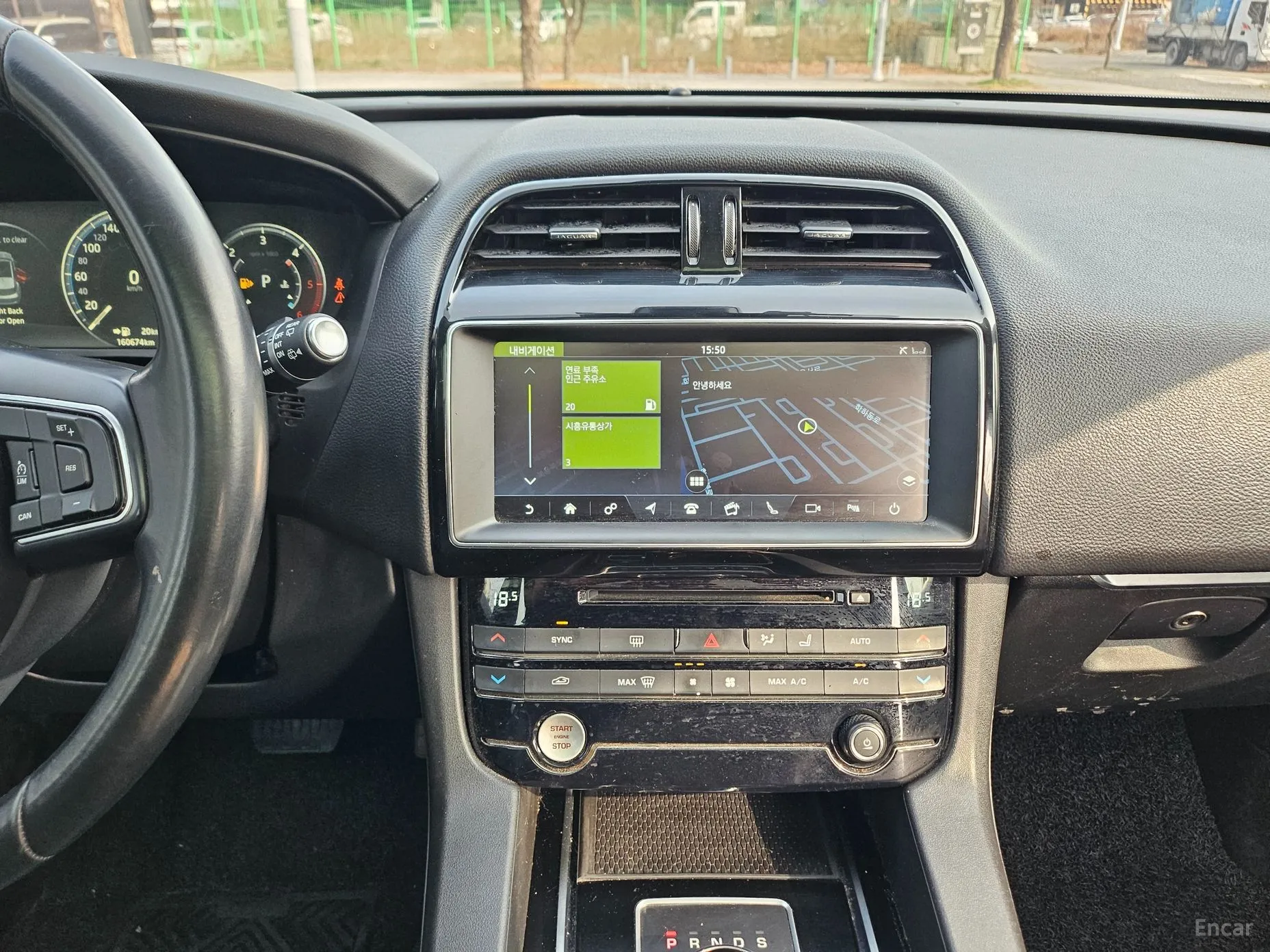 Jaguar F-PACE превью 17