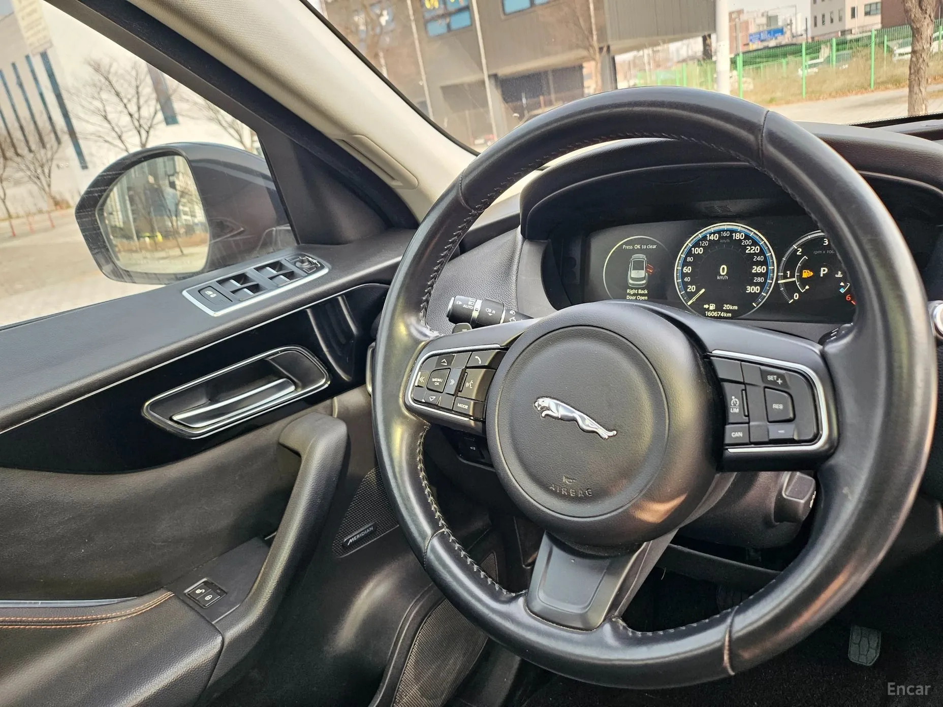 Jaguar F-PACE превью 18