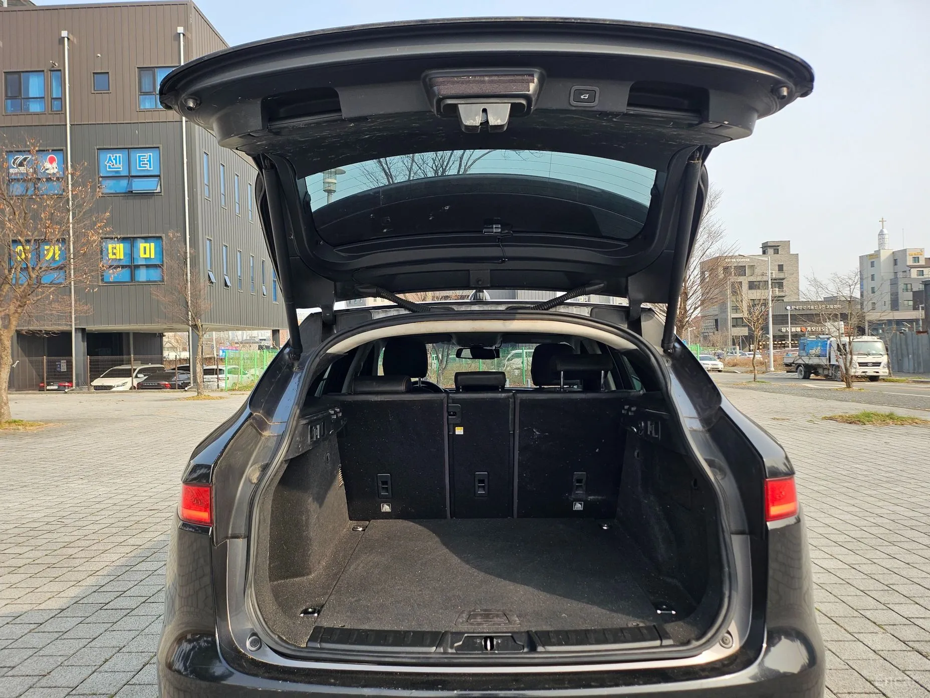 Jaguar F-PACE превью 9