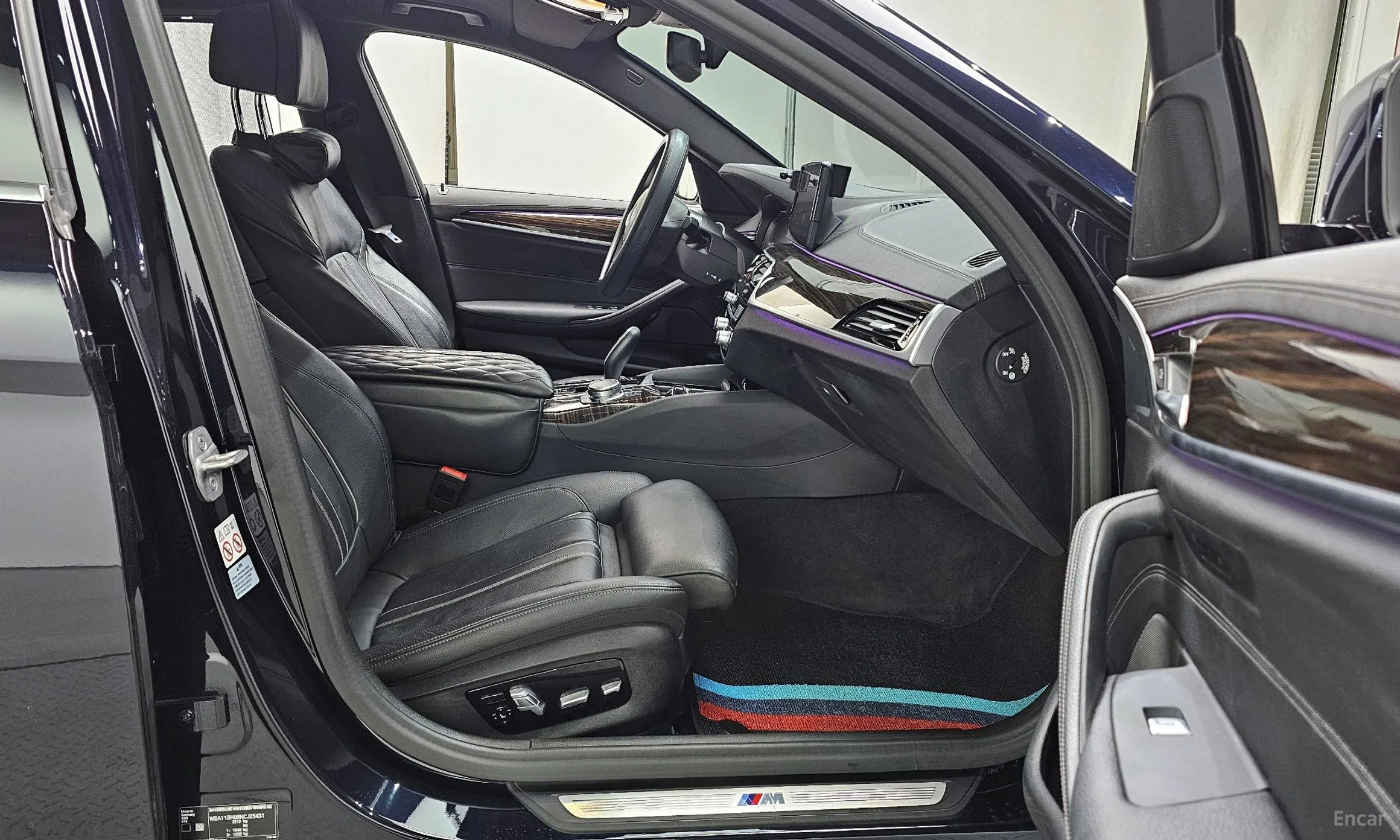 BMW 5 Series (G30) превью 10