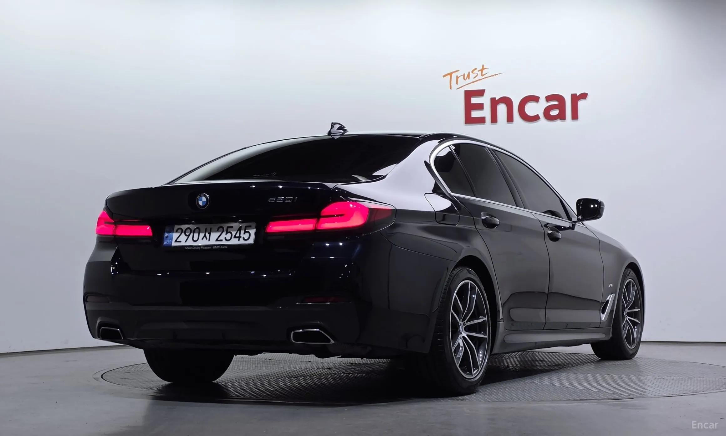 BMW 5 Series (G30) превью 2