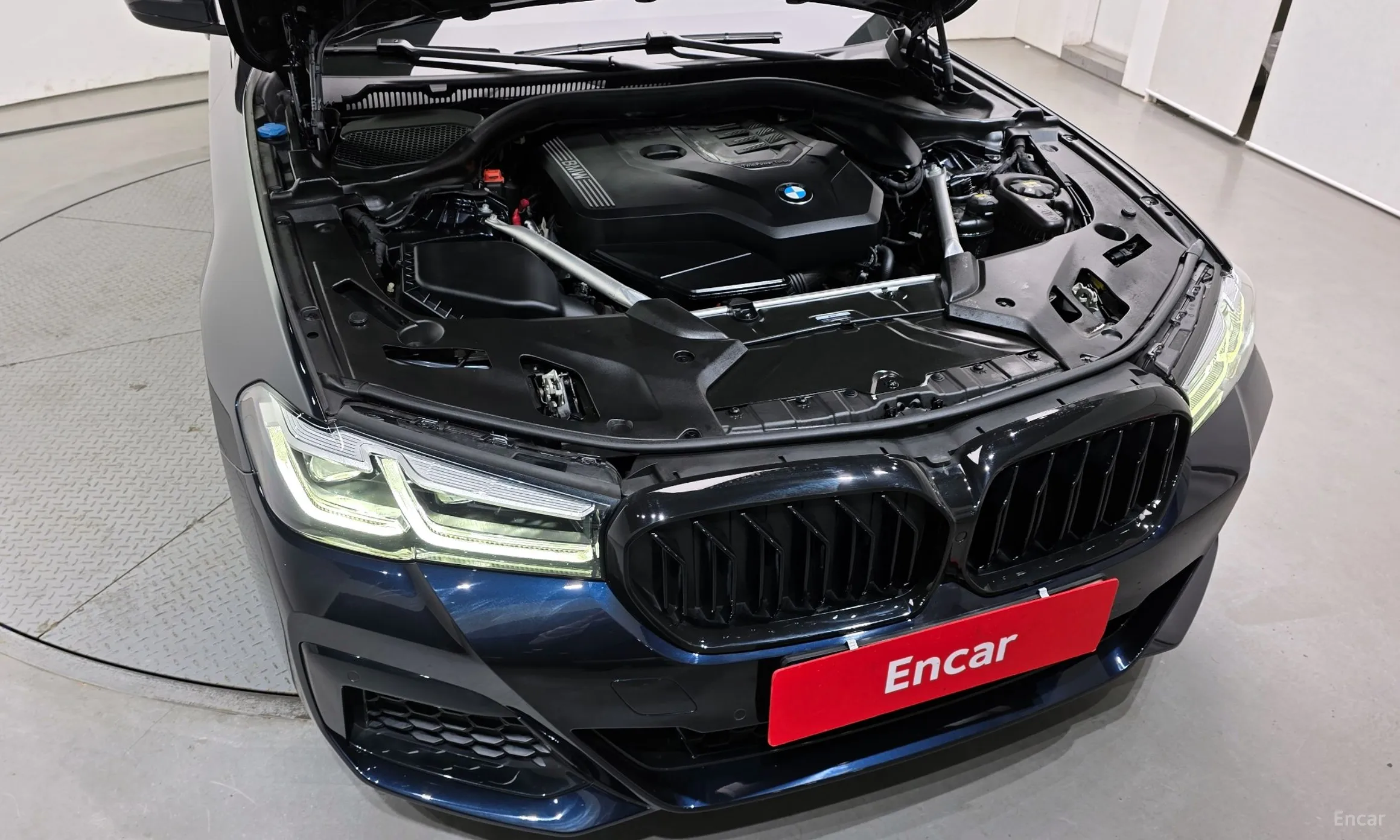 BMW 5 Series (G30) превью 6