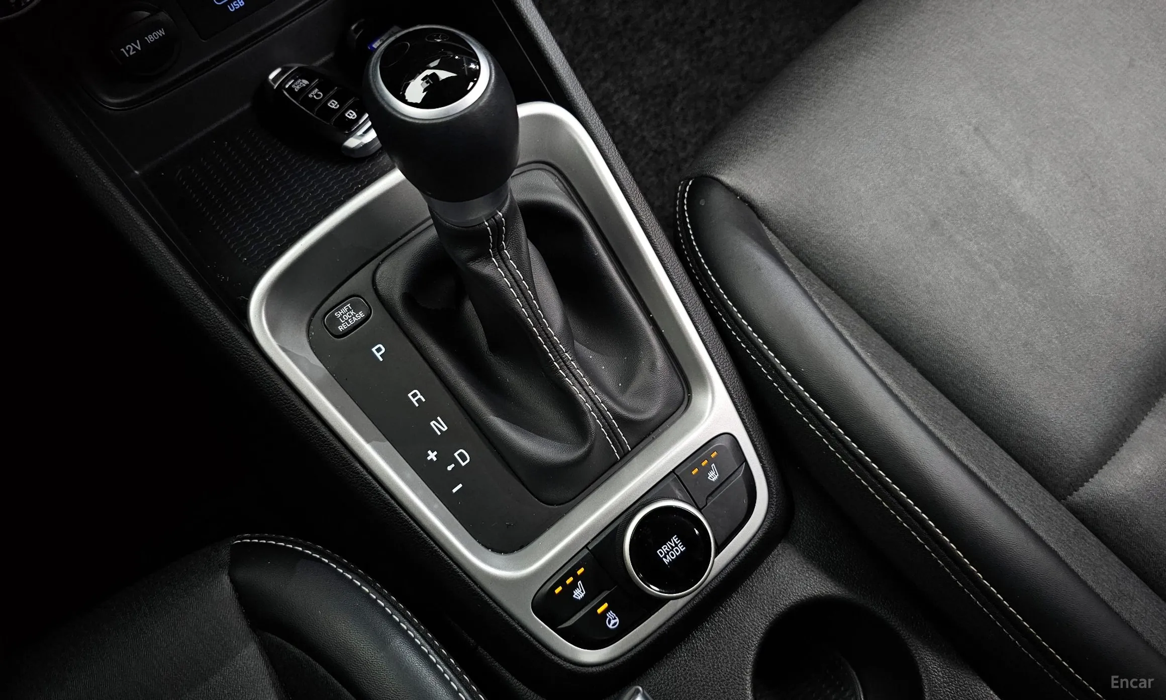 Hyundai Venue превью 9