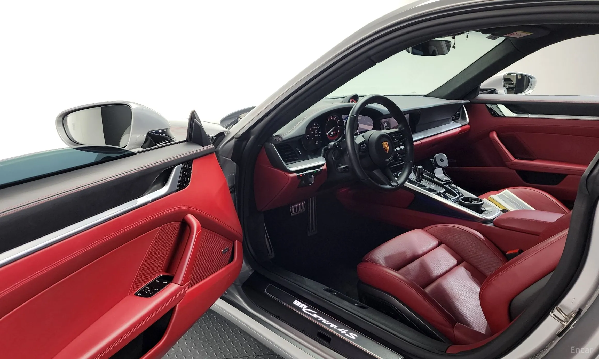Porsche 911 (992) превью 10