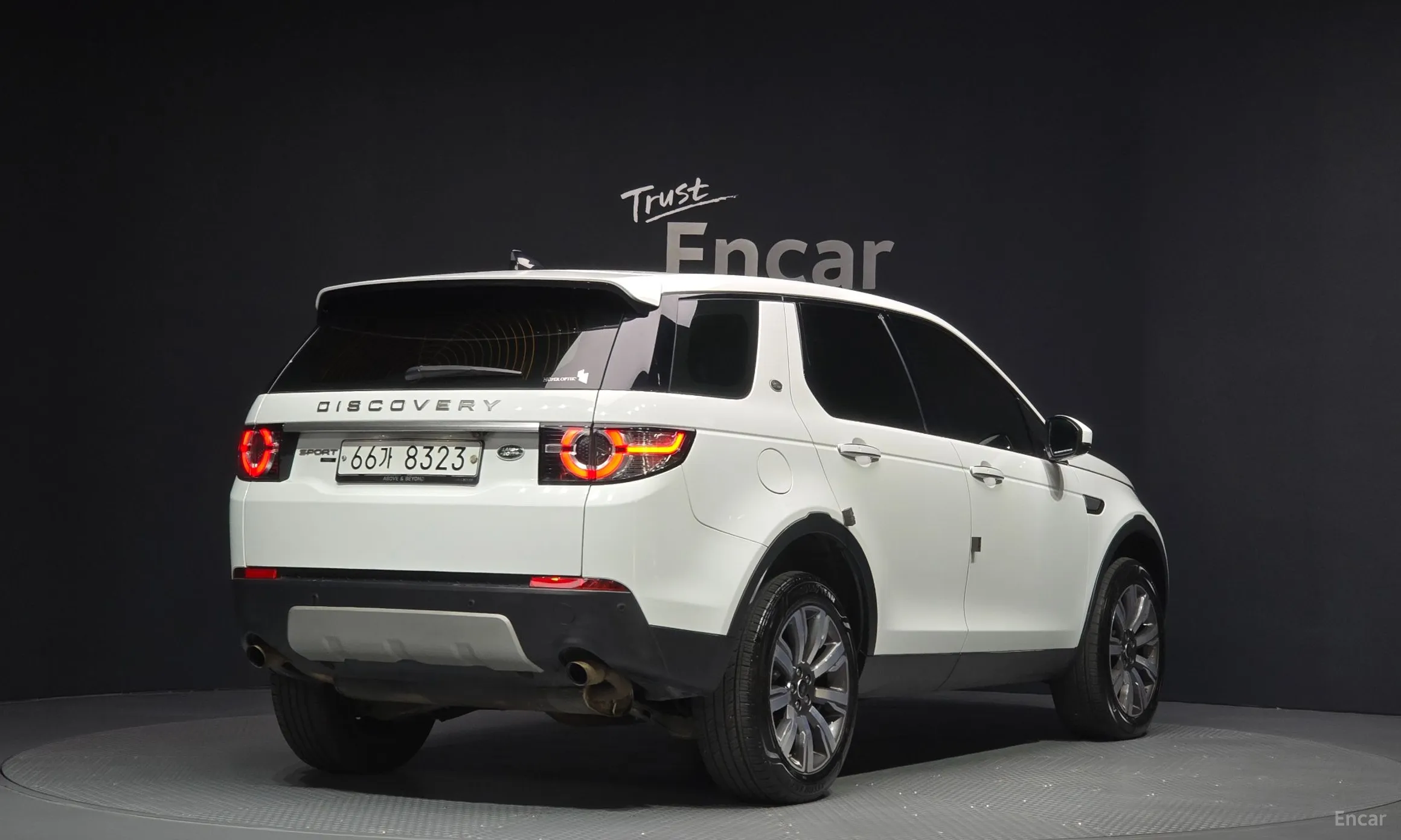 Land Rover Discovery Sports превью 2
