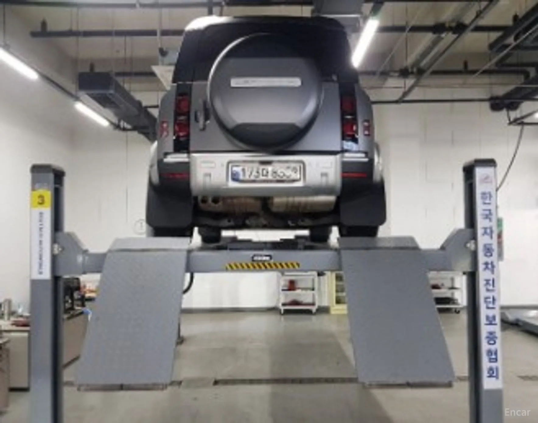 Land Rover Defender (L663) 2