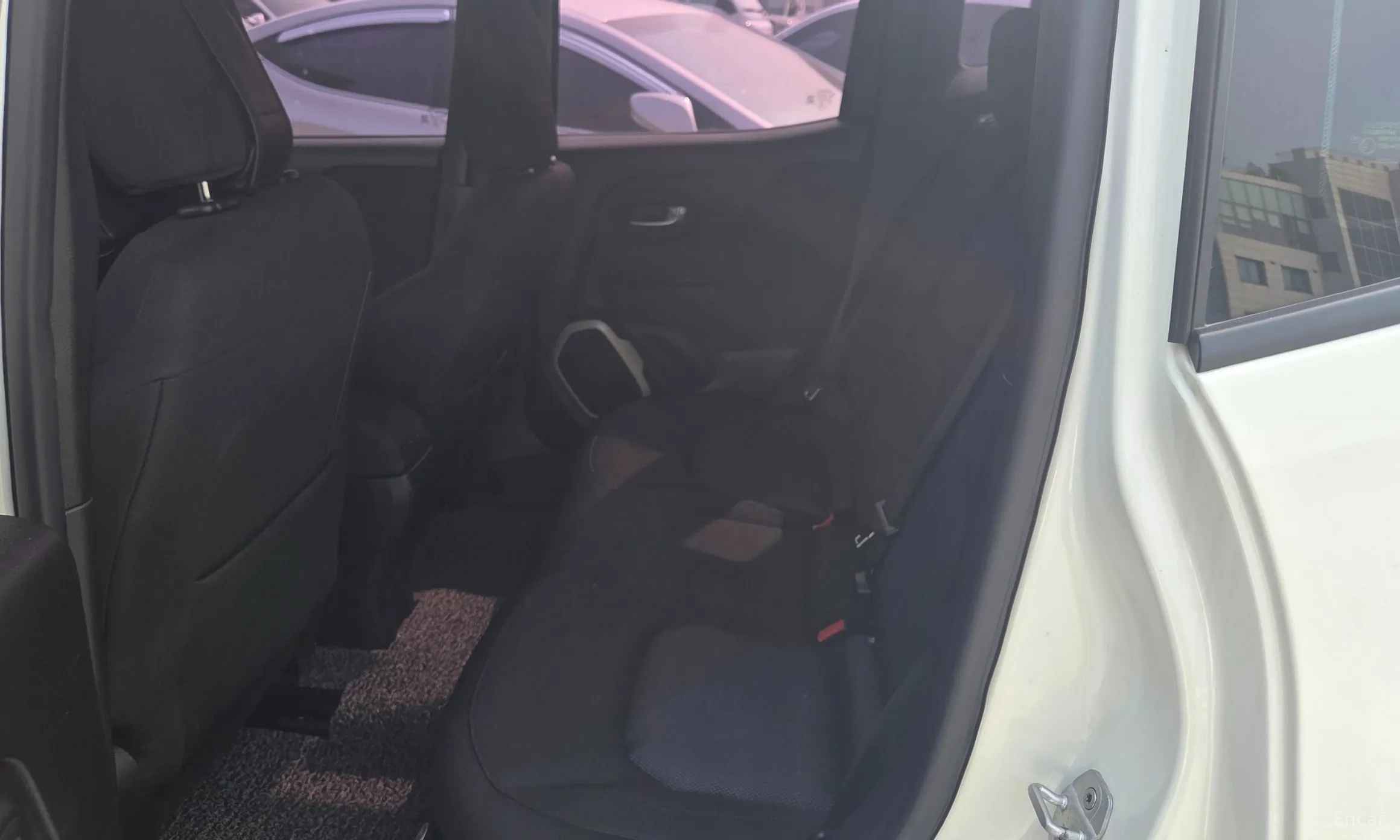 Jeep Renegade превью 9