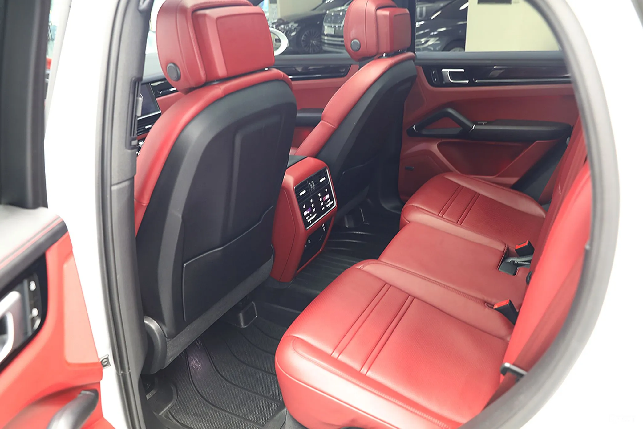 Porsche Cayenne (PO536) превью 9